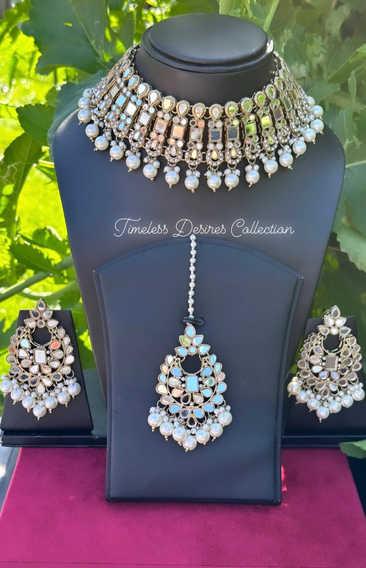 Golden Necklace / choker set in mirror