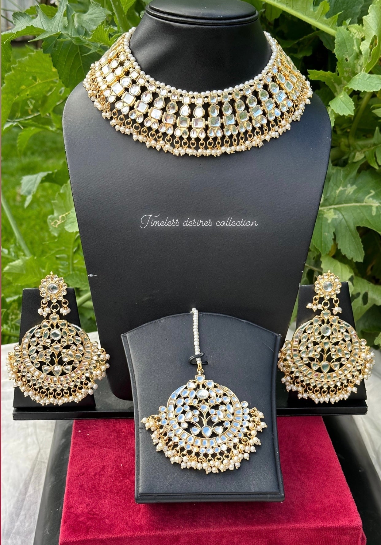 Golden Necklace / choker set in Kundan with oversized earrings and tikka ( high quality )