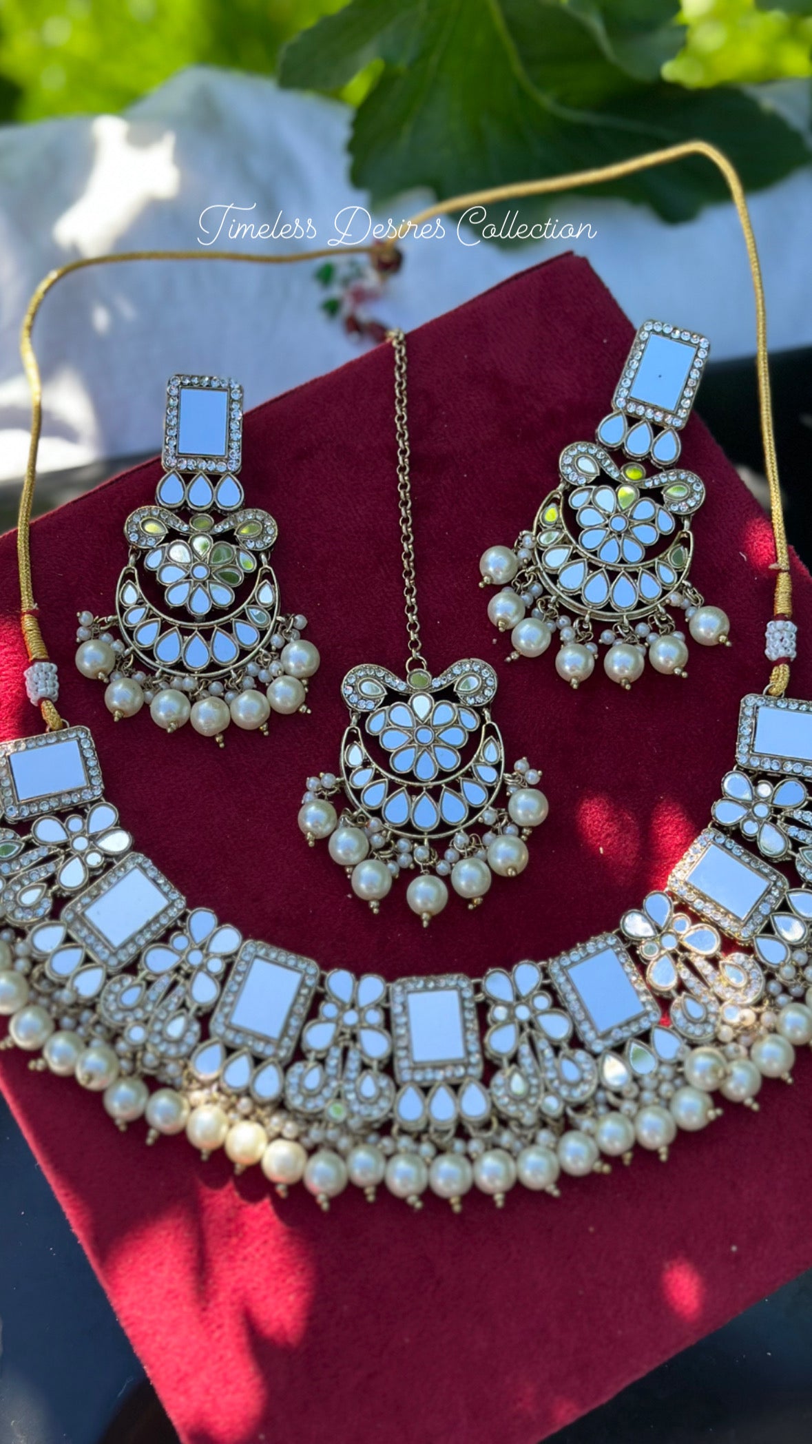 Golden Necklace / choker set in mirror