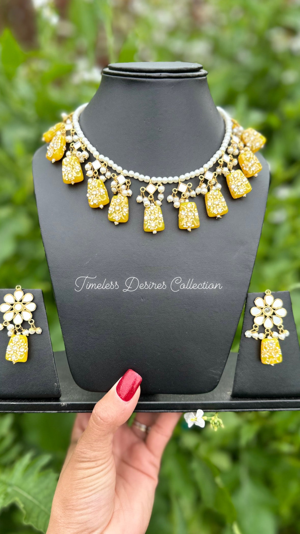 Yellow Choker / Necklace set in mirror with tumbler beads