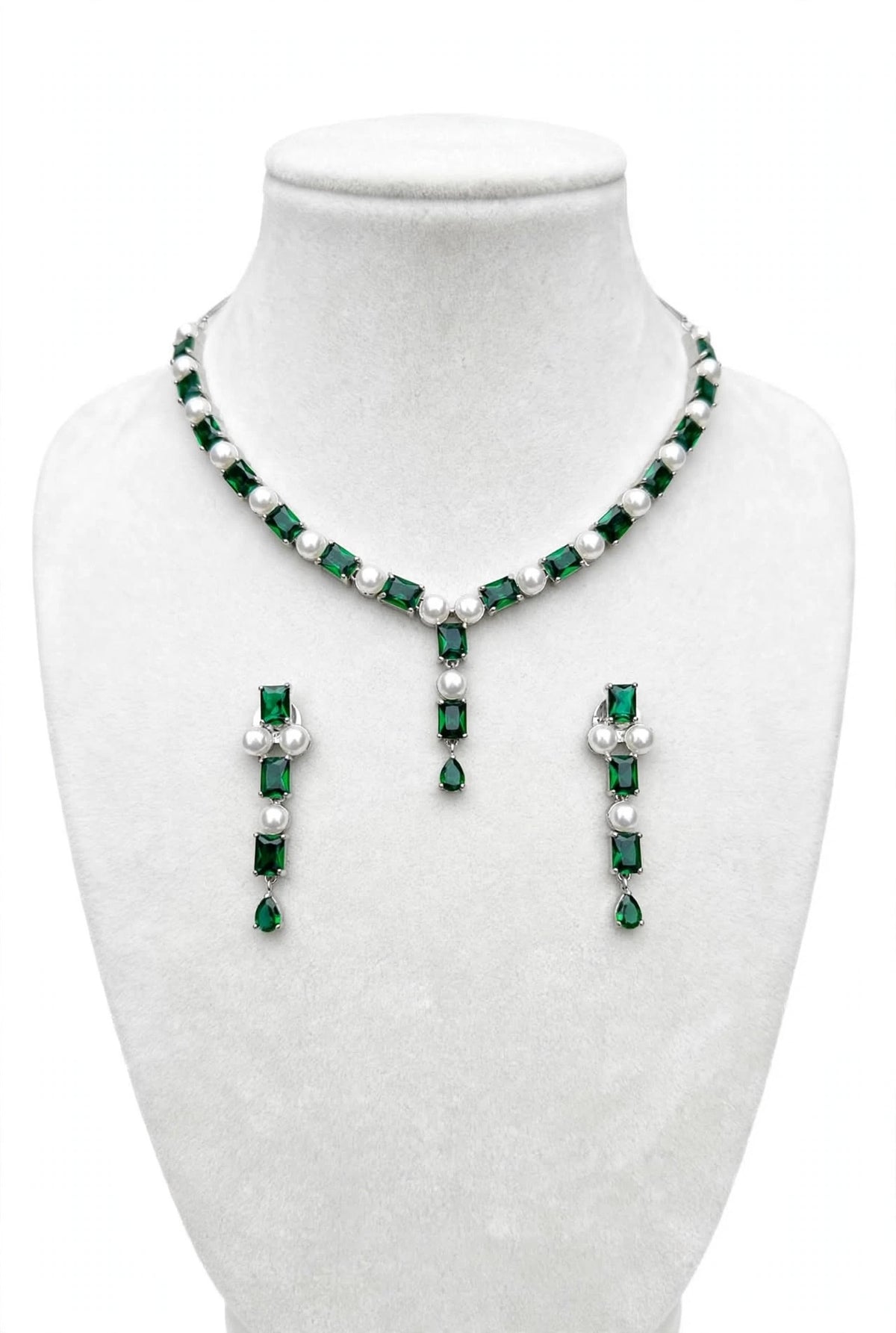 Green American diamond necklace set in silver- n77