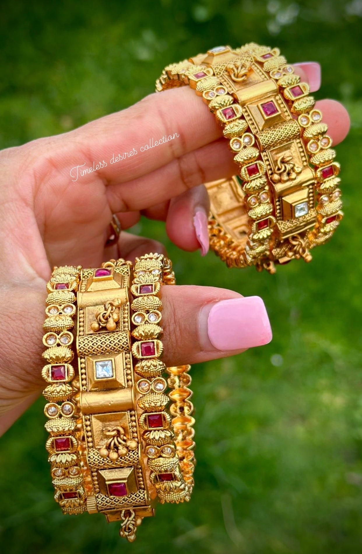Gold plated kangan in antique look (set of 6)