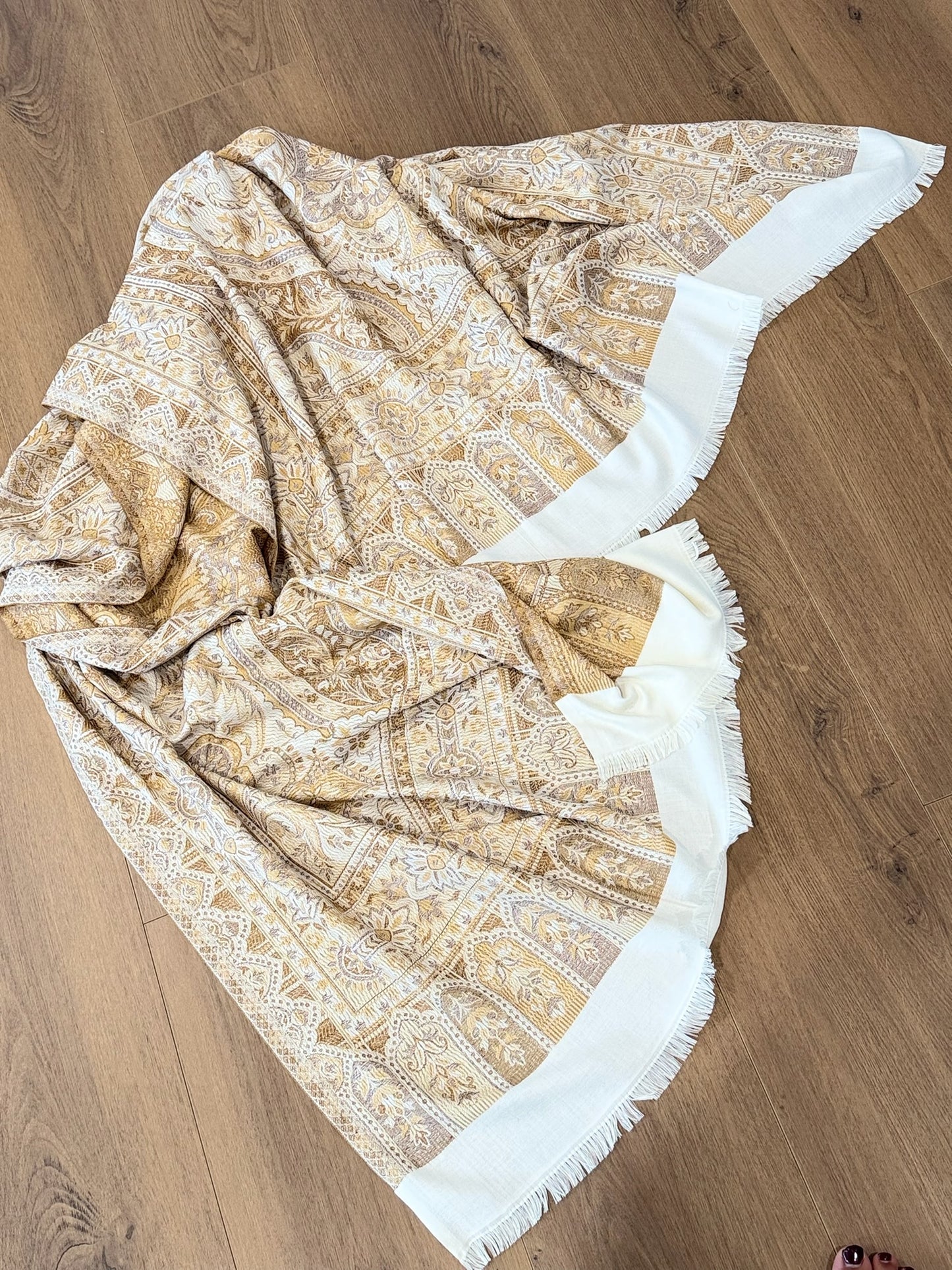 Off white Pashmina shawl - Code Y19