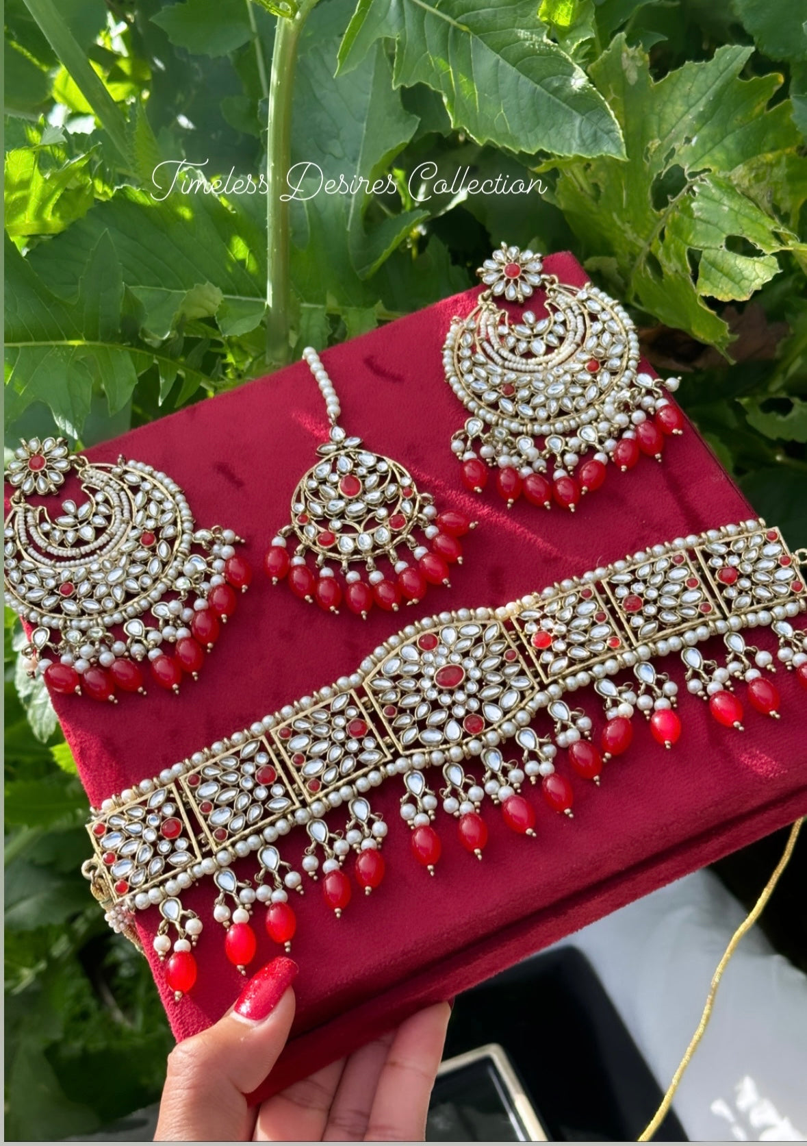 Red choker / necklace set in Kundan ( oversized earrings 👌)