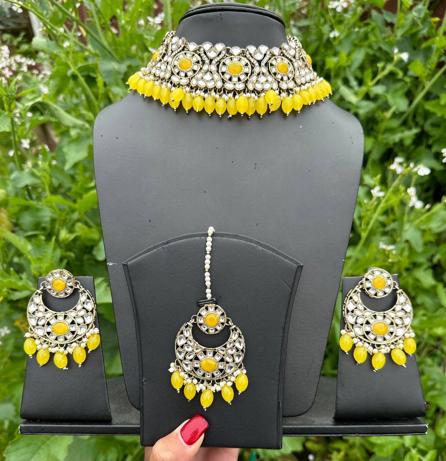 Yellow necklace / Choker set in Kundan