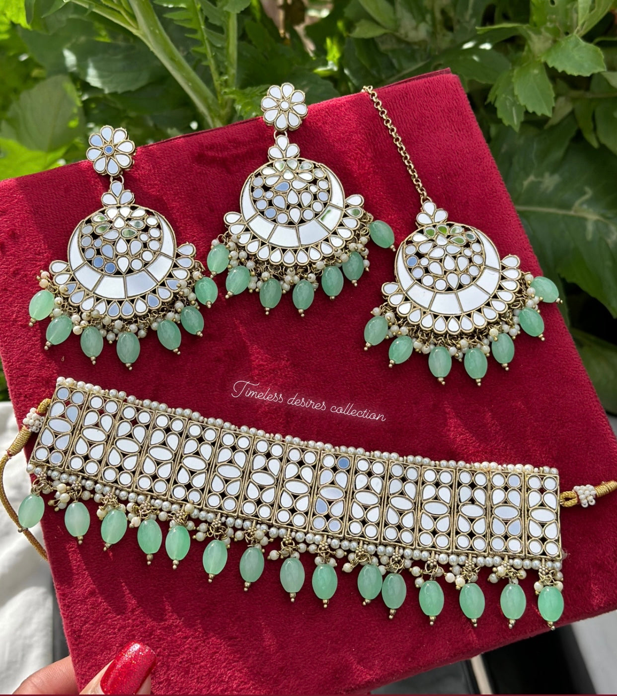 Mint colour choker / necklace set in mirror