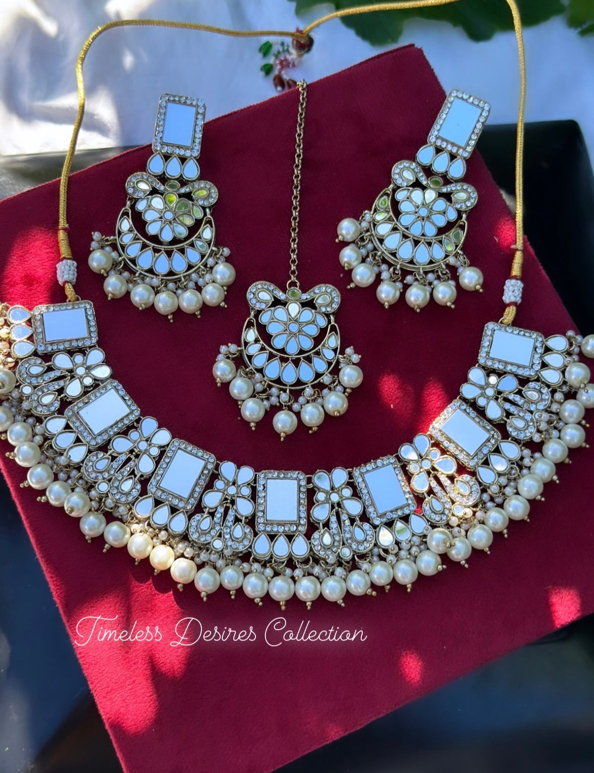 Golden Necklace / choker set in mirror