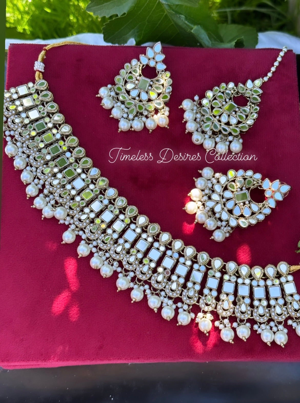 Golden Necklace / choker set in mirror