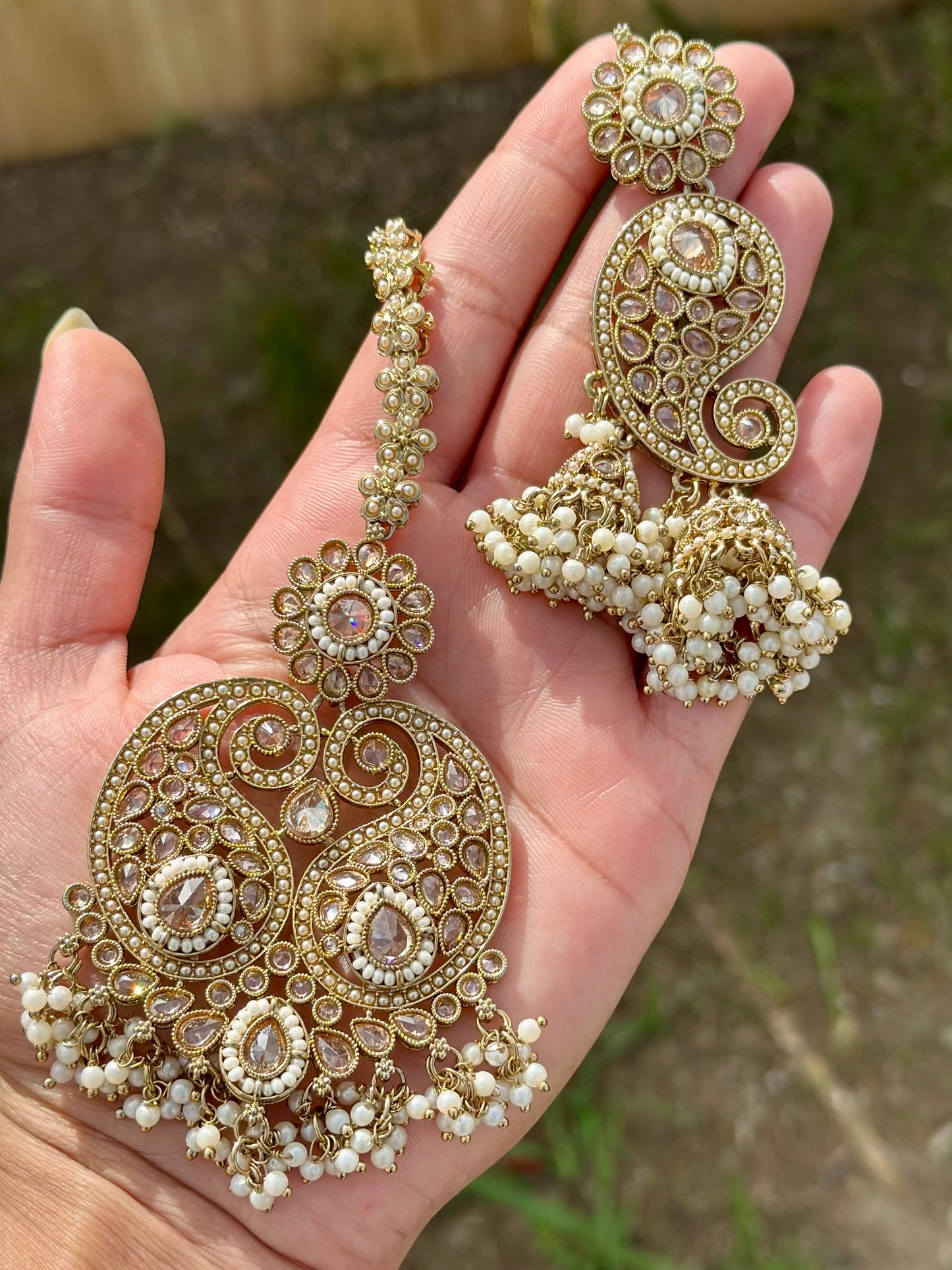 Golden colour earrings with tikka J13