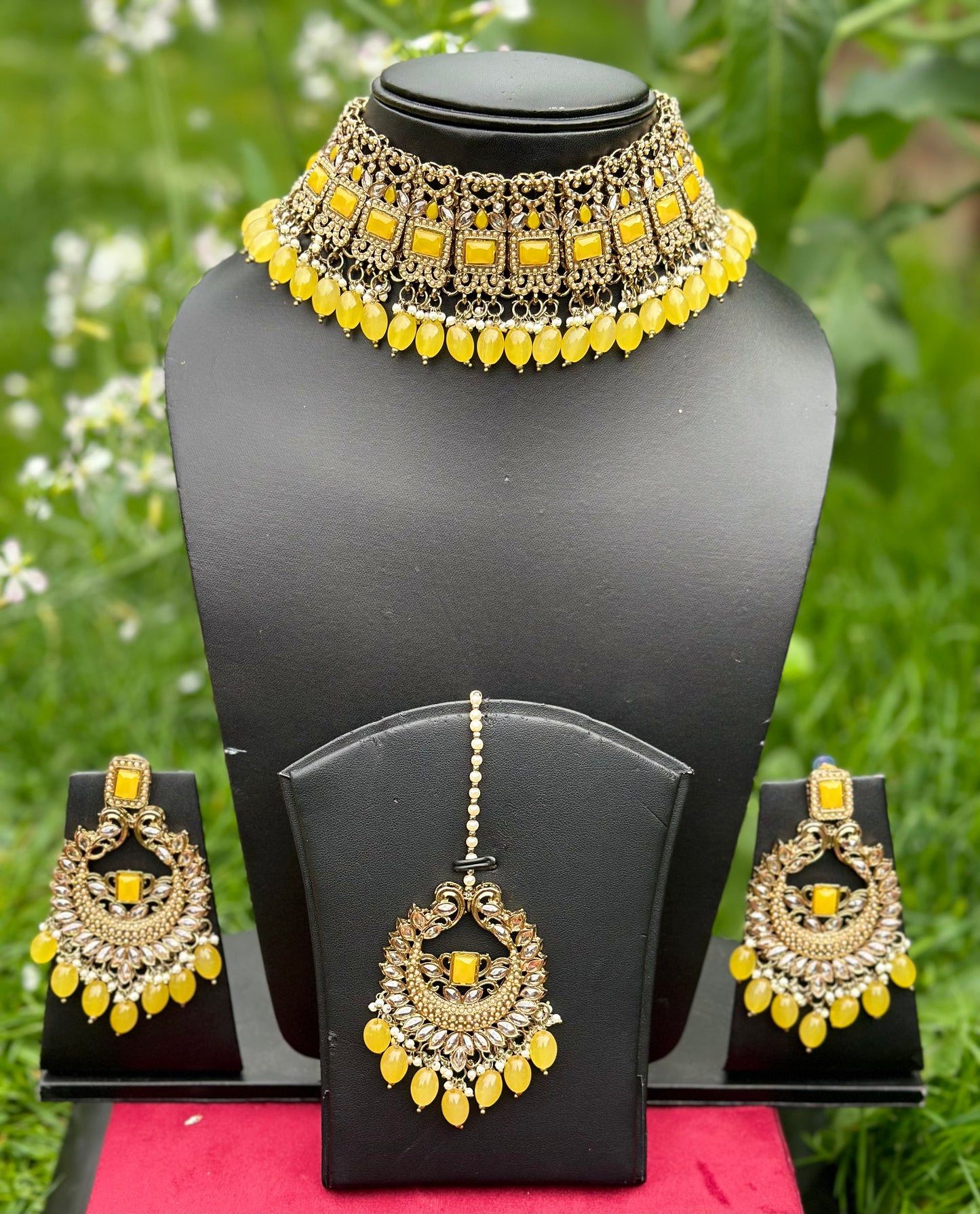 Yellow Choker / Necklace set in Reverse AD