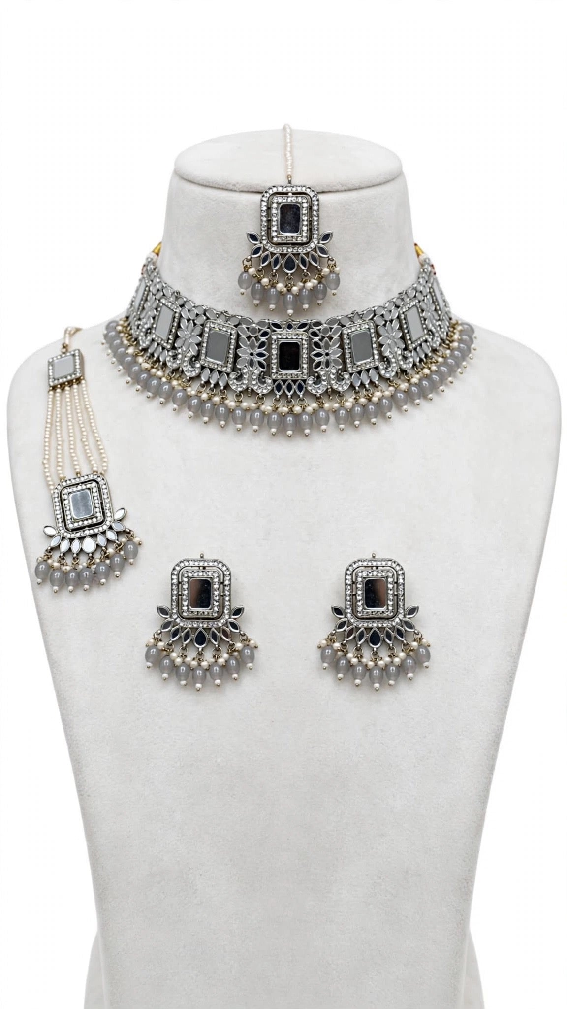 Necklace set with earrings and tikka (Copy)