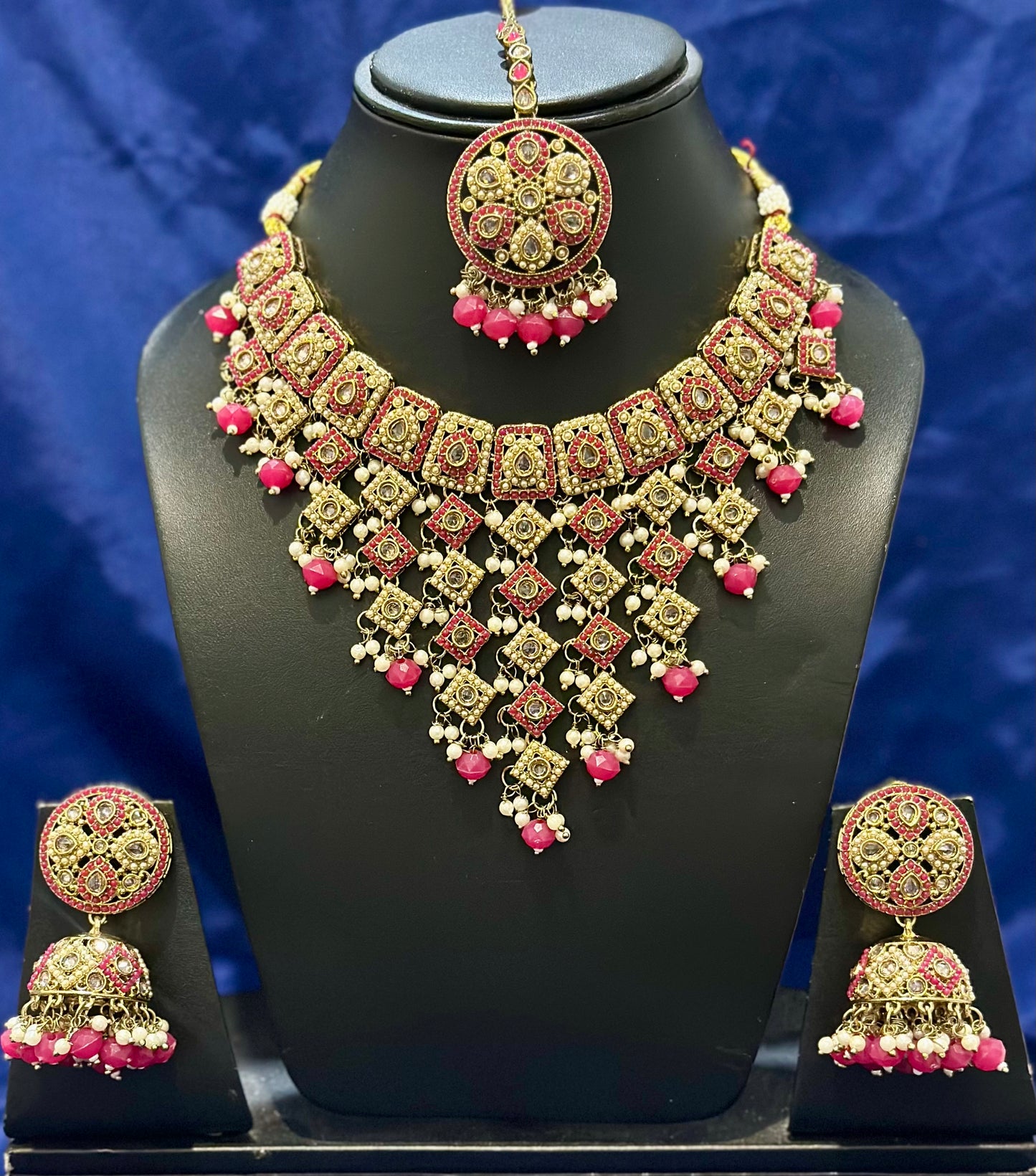 Necklace set with earrings and tikka in polki, Colour: Pink, Code: 107