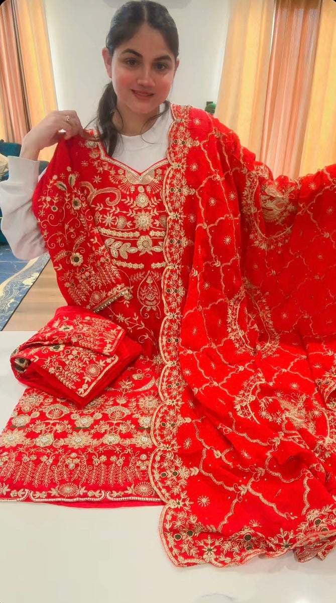 Red suit ( Code: 689 )
