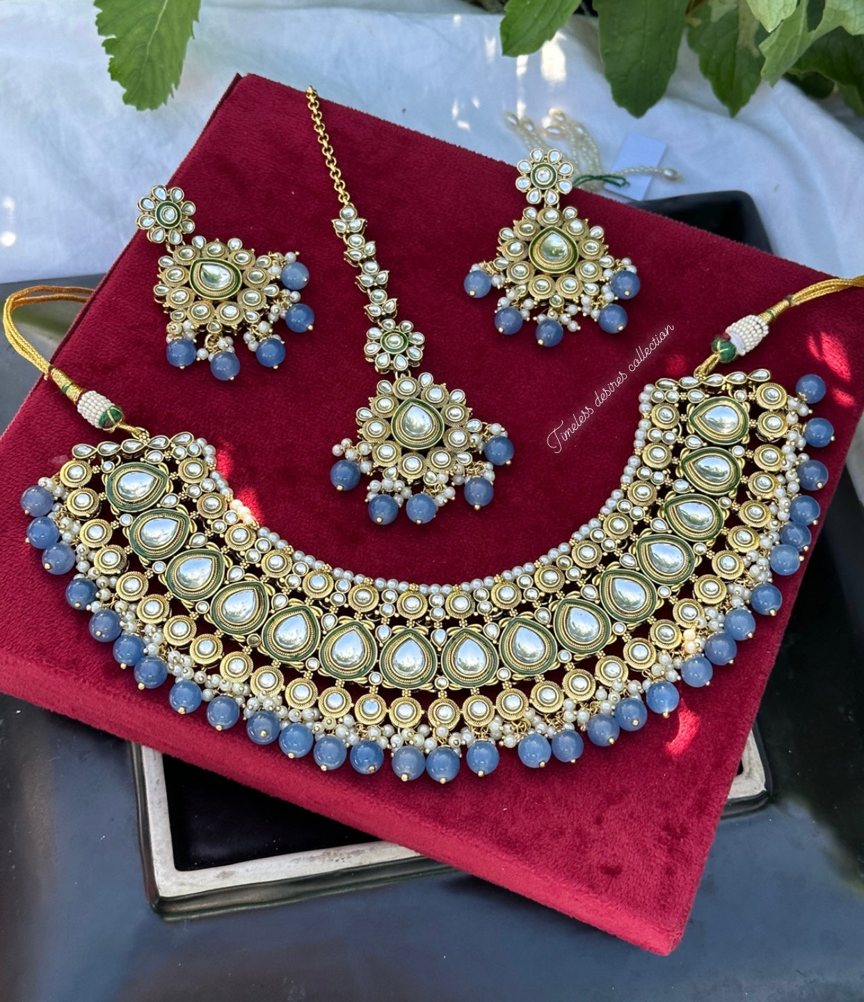 Grey choker / necklace set in Kundan ( high quality )