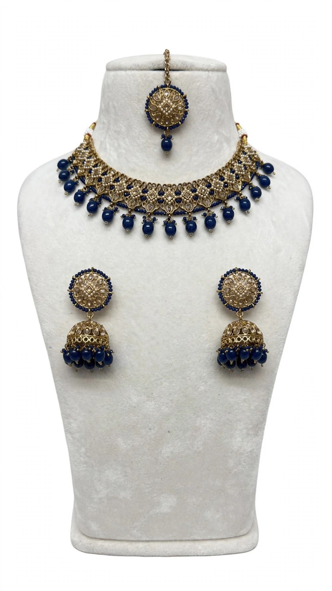 Necklace set with earrings and tikka