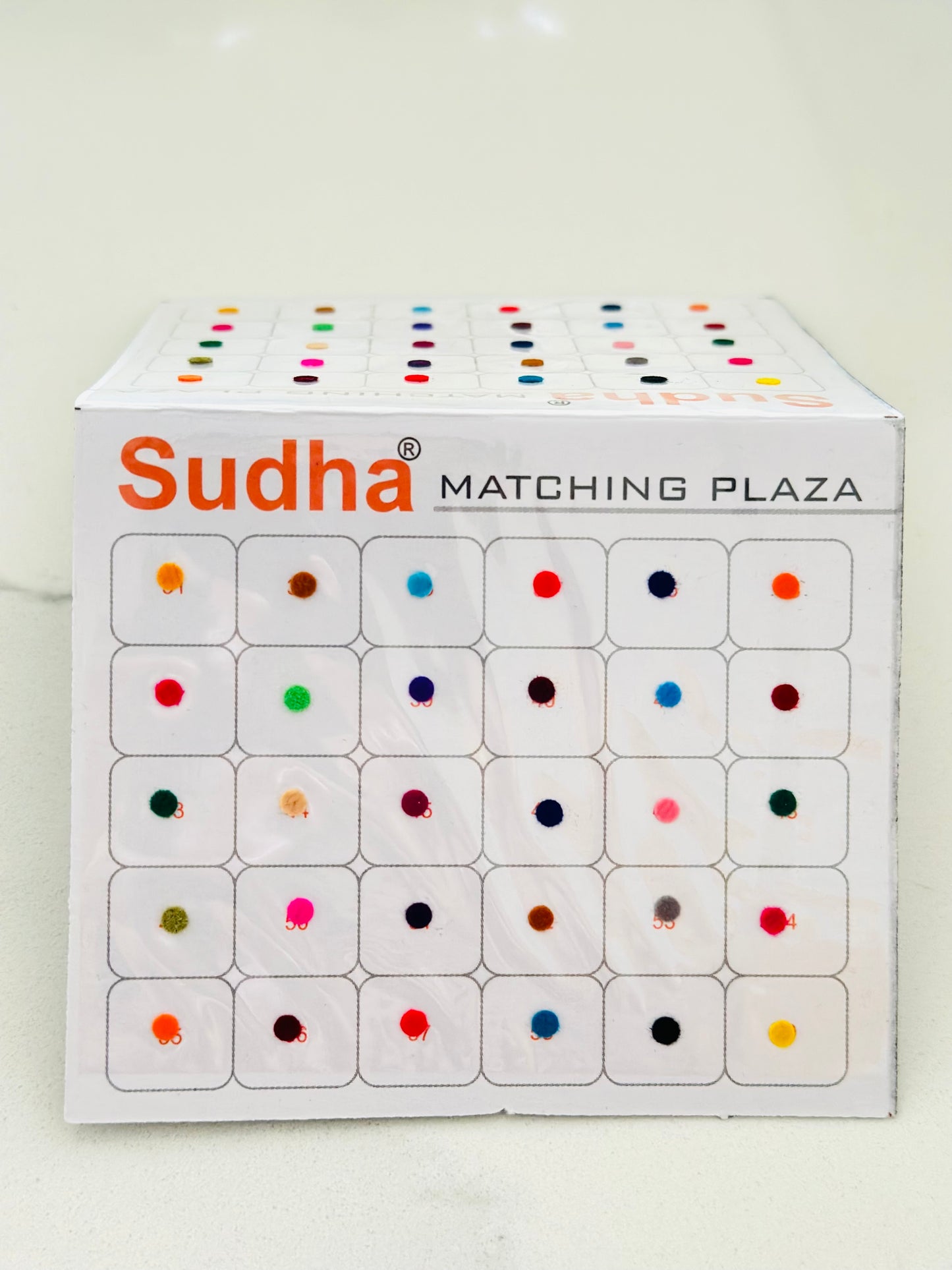 Round shape small bindi card in Multicolour