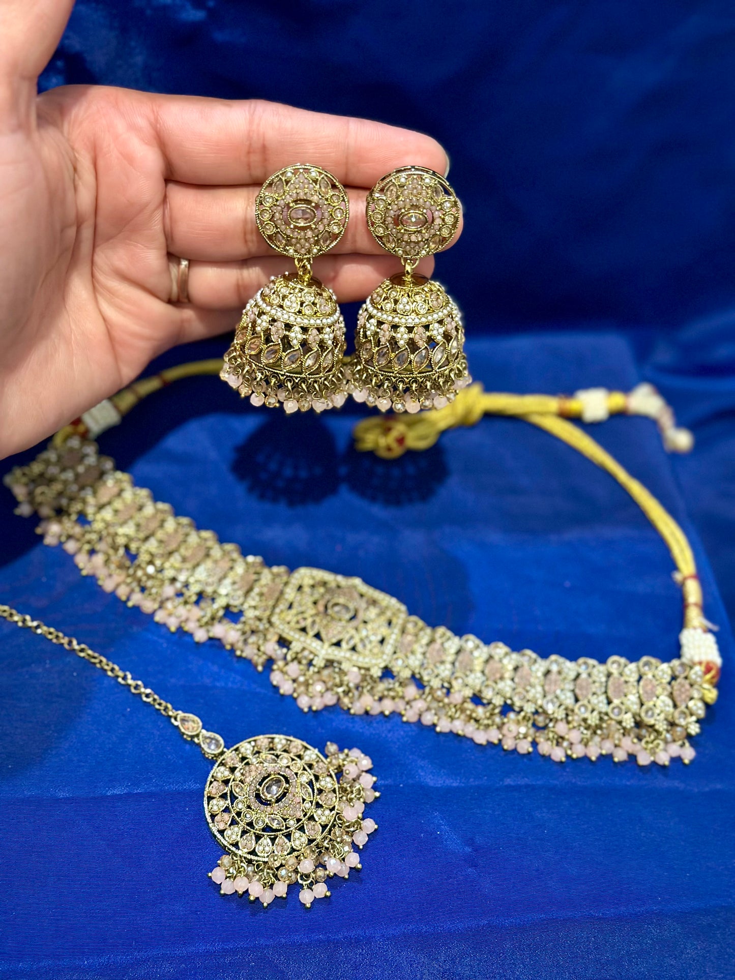 Necklace set with earrings and tikka in polki, Colour: Baby pink, Code: 089