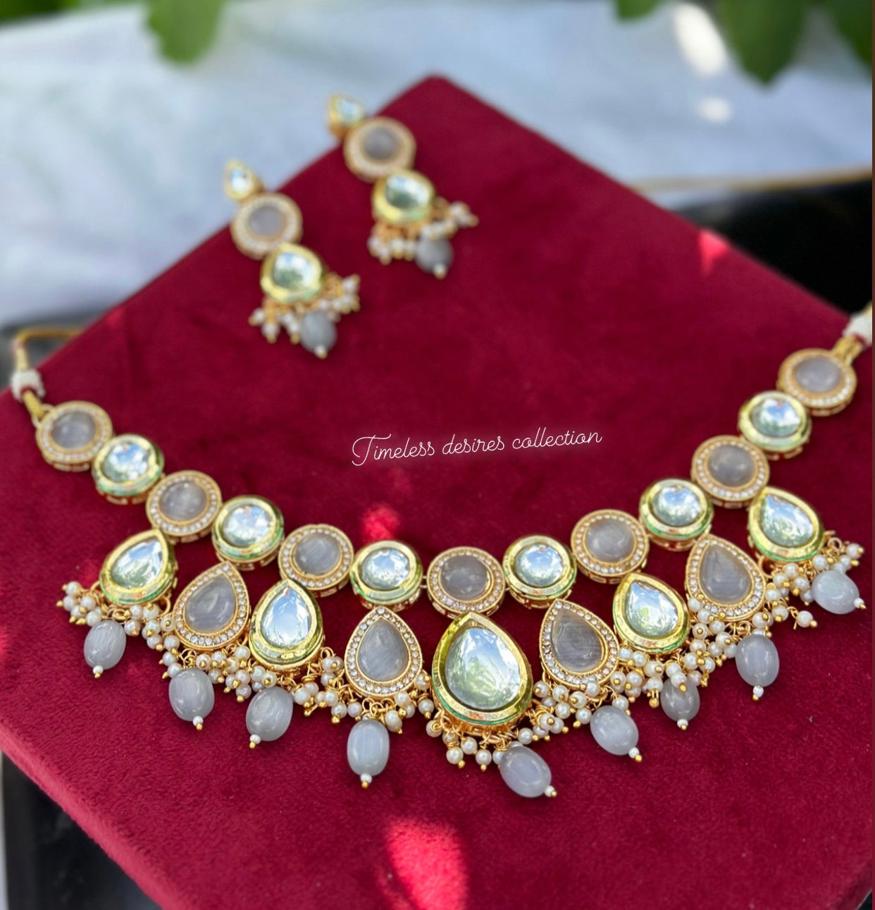 Grey choker / necklace set in Kundan with Mona Lisa ( statement pc )