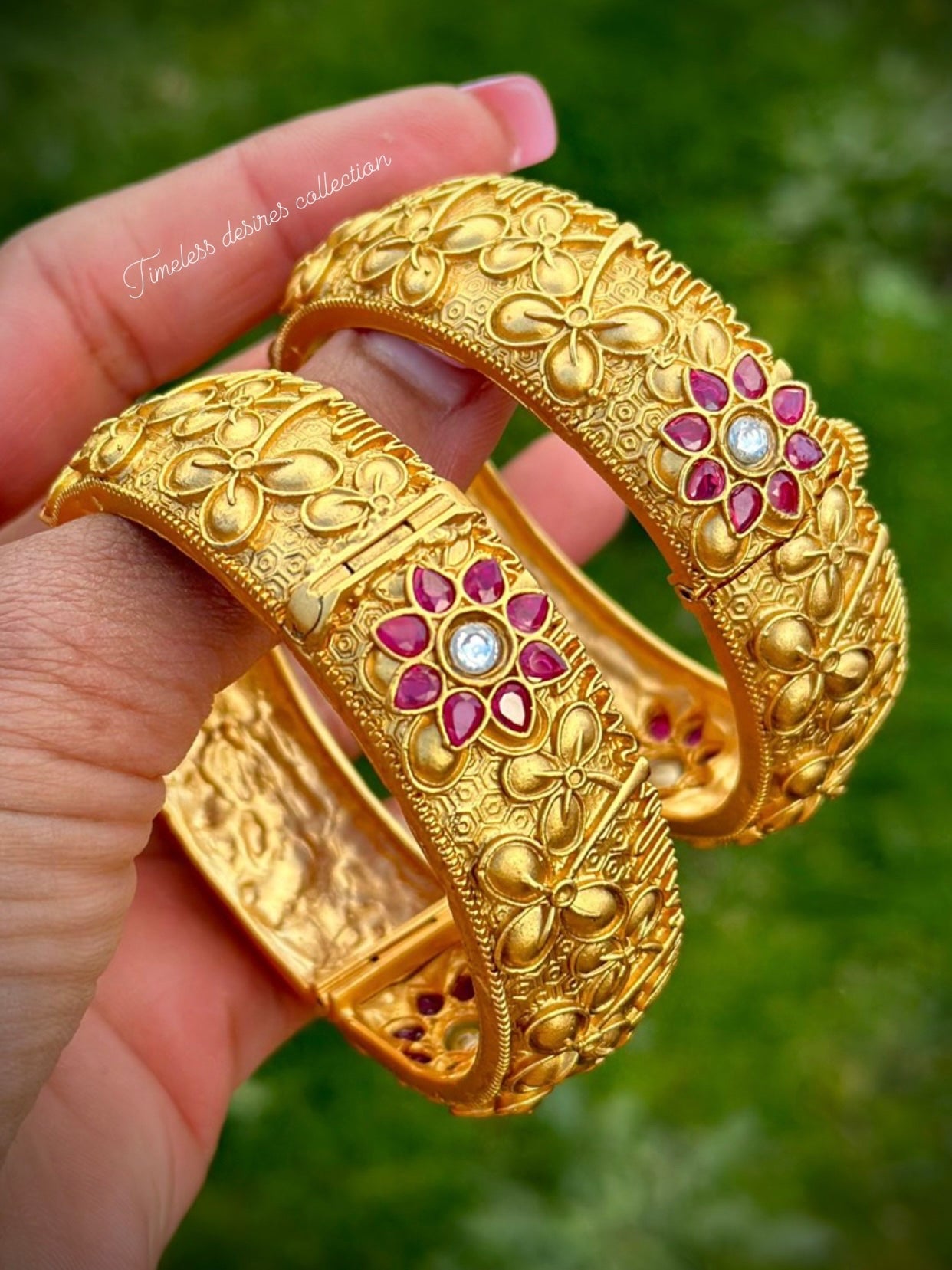 Gold plated openable kangan in antique look (free size fits 2.4-2.10)