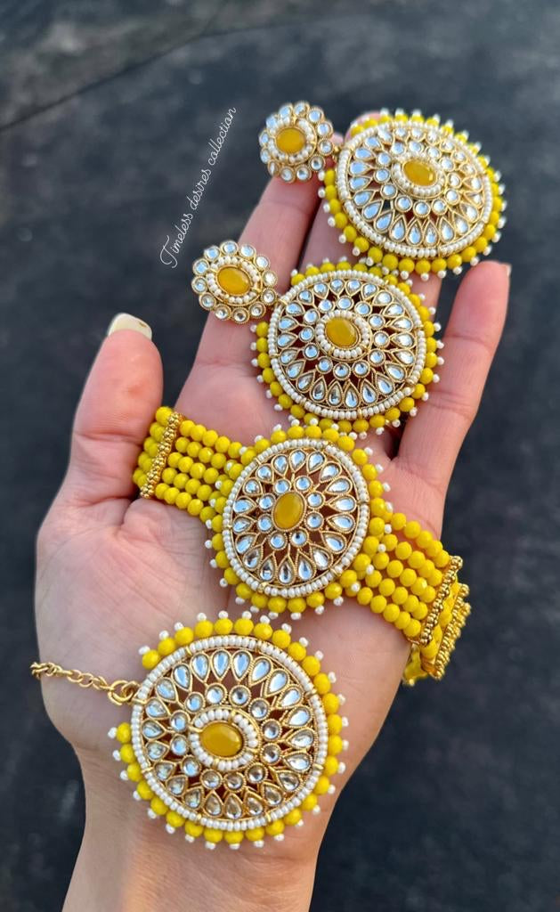 Yellow choker set in Kundan