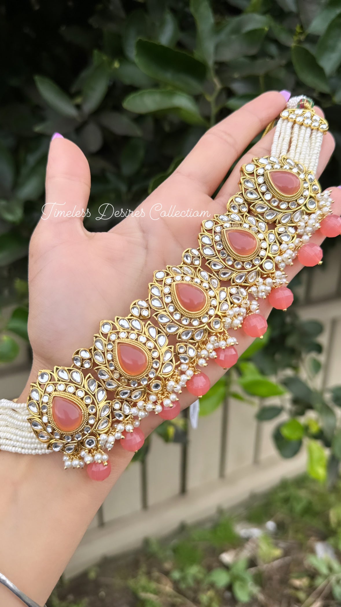 Peach necklace / choker set in Kundan with antique polish