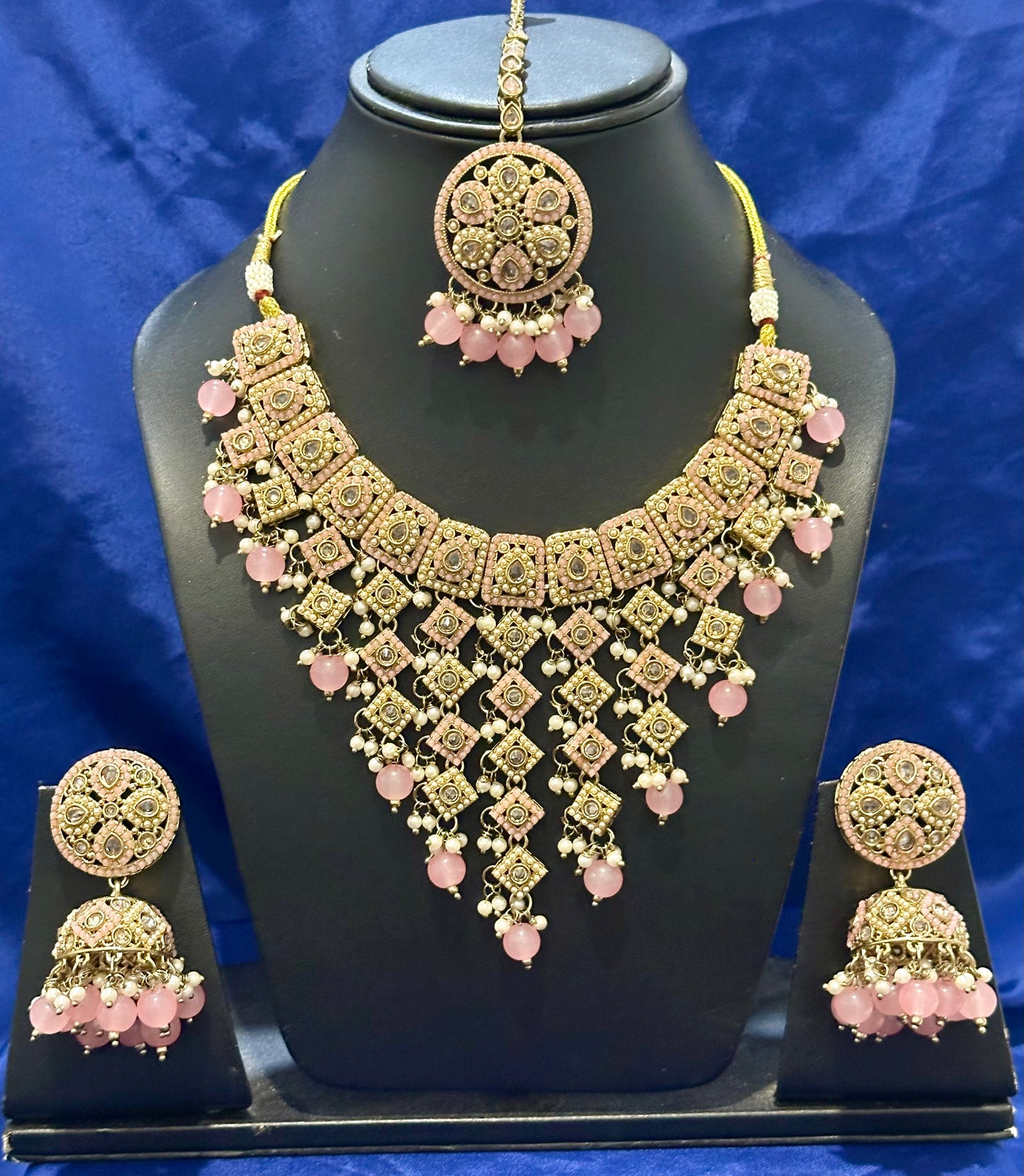 Necklace set with earrings in tikka in polki, Colour: Baby pink, Code: 106