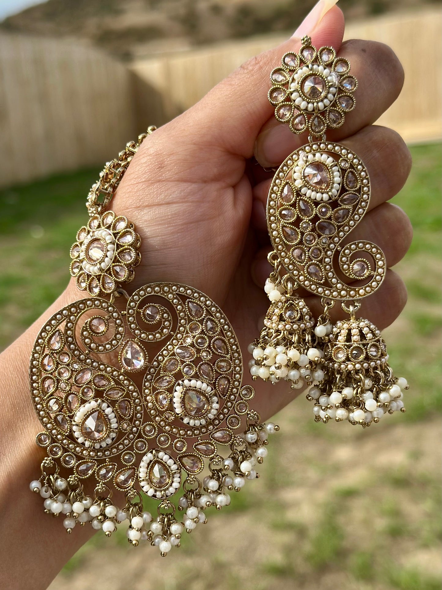 Golden colour earrings with tikka J13