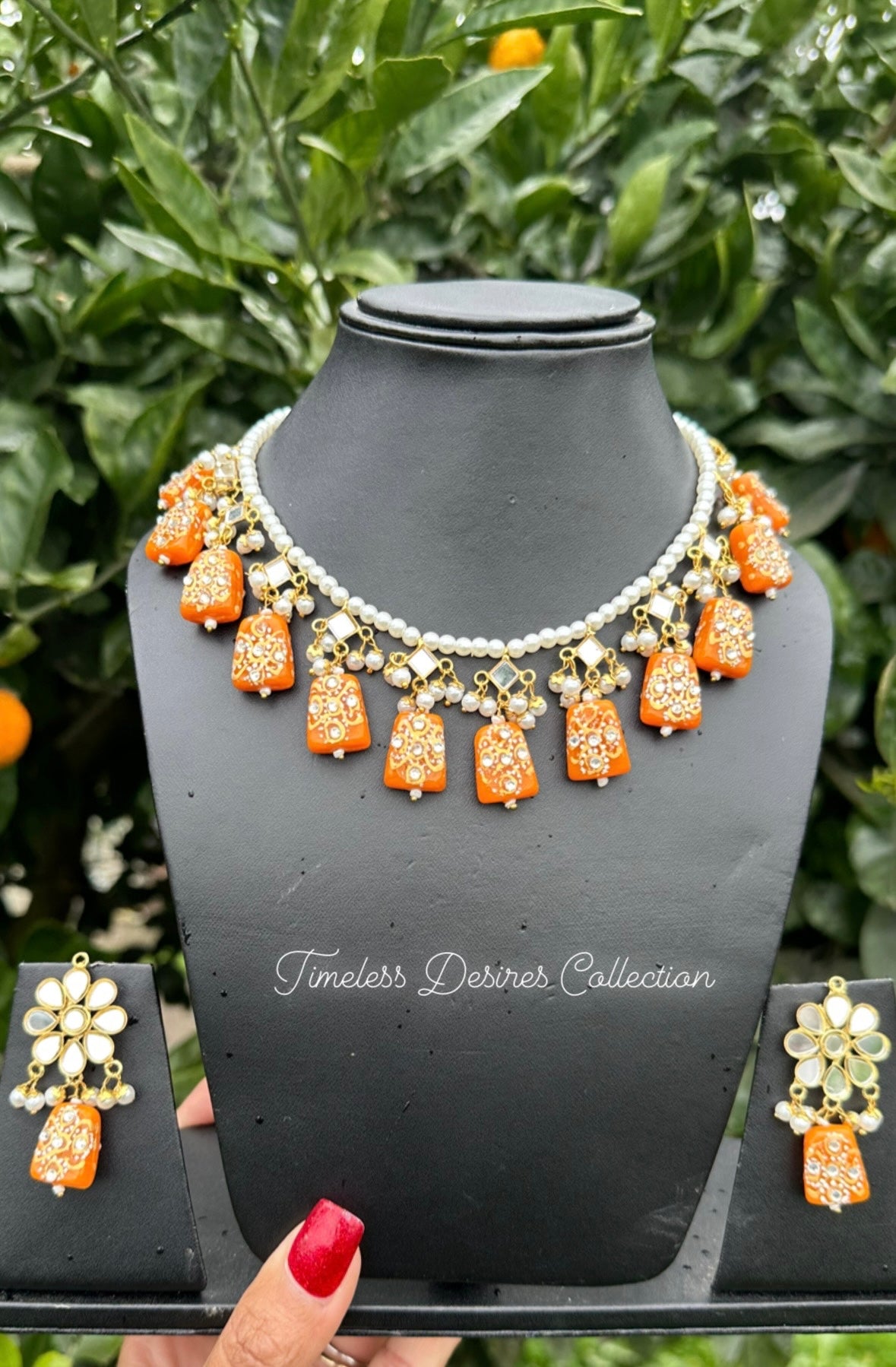Orange necklace / choker set in mirror with tumbler beads