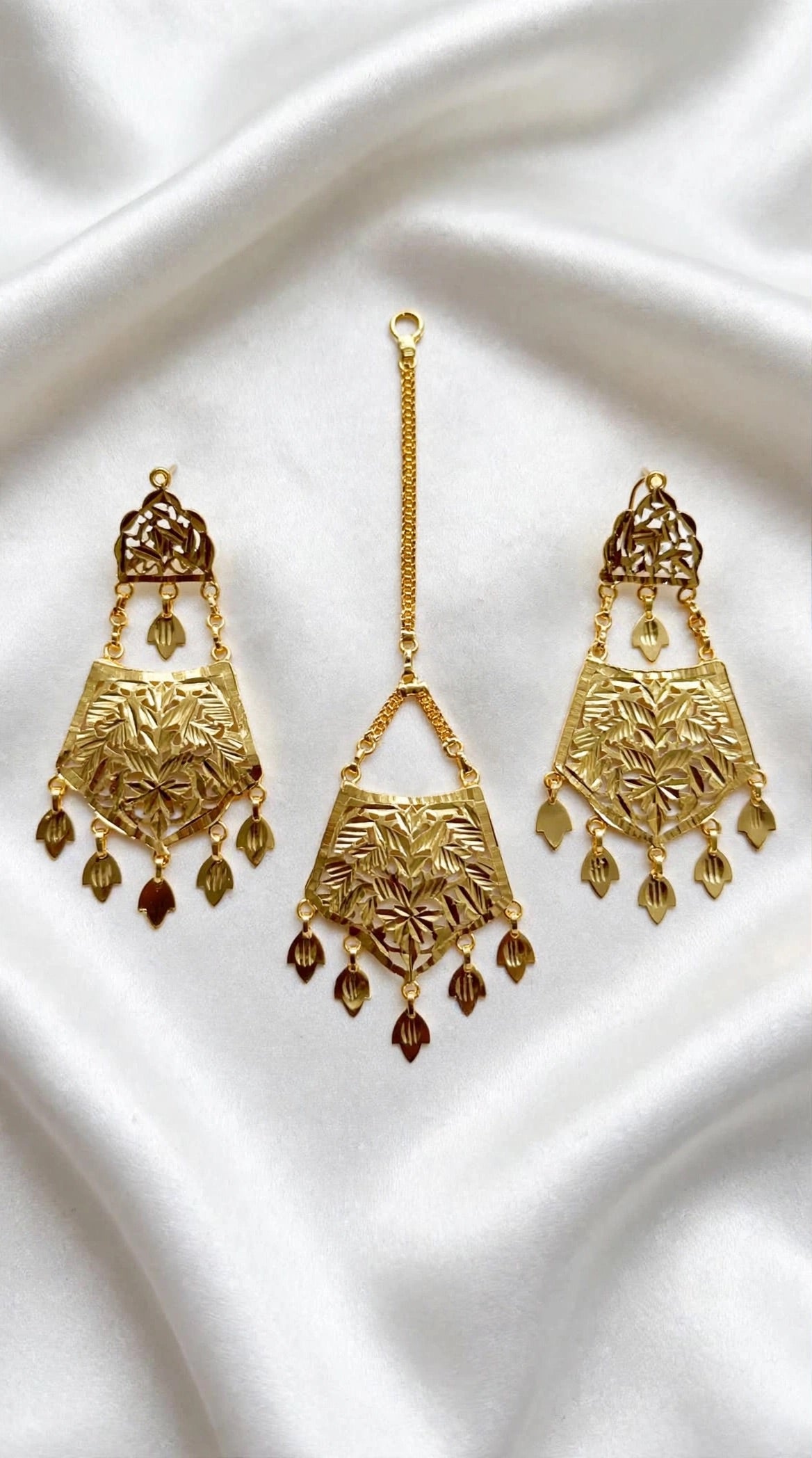 Gold look earrings tikka