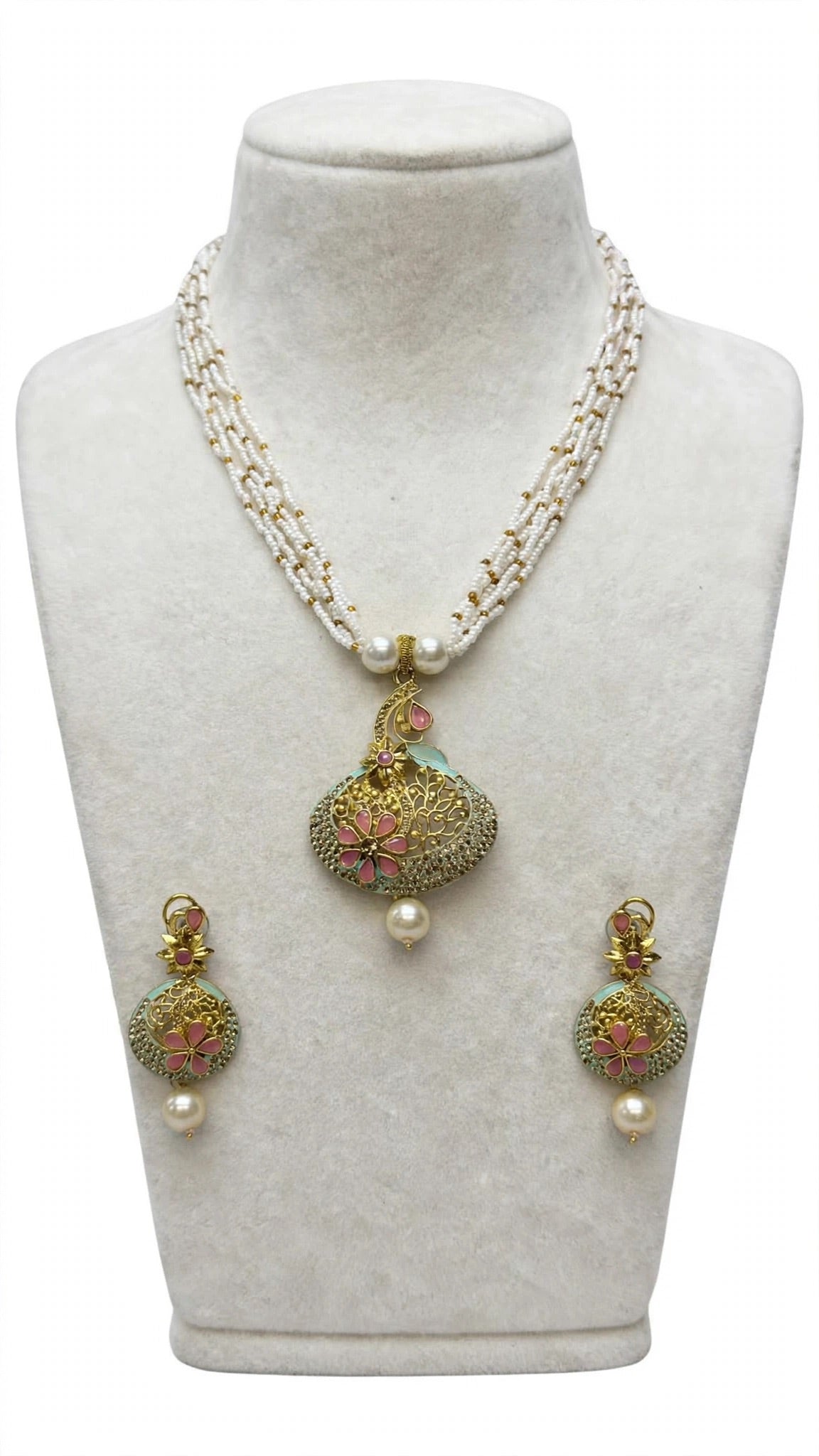 Necklace set with earrings
