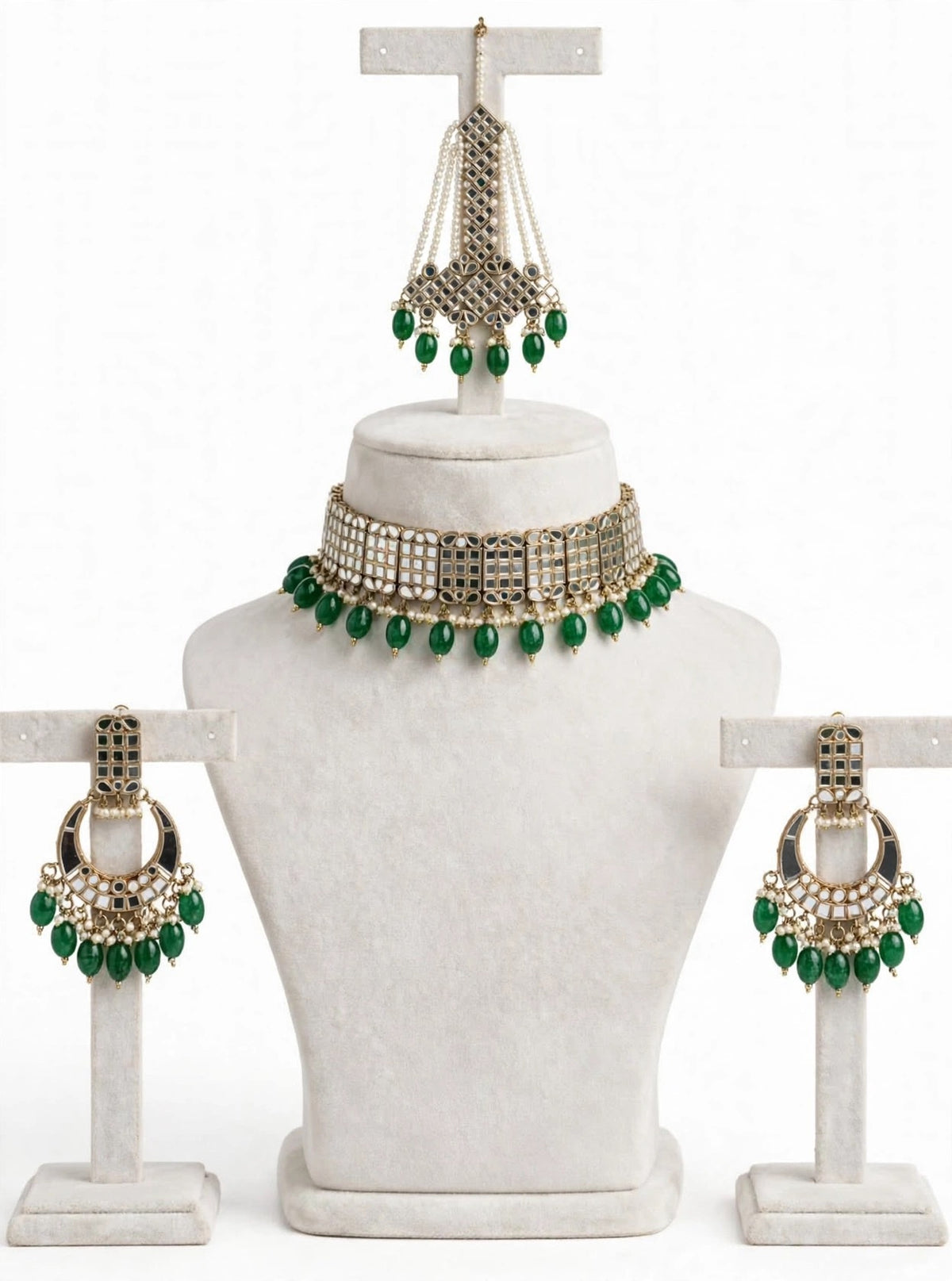 Green choker / necklace set in mirror with Passa- n51