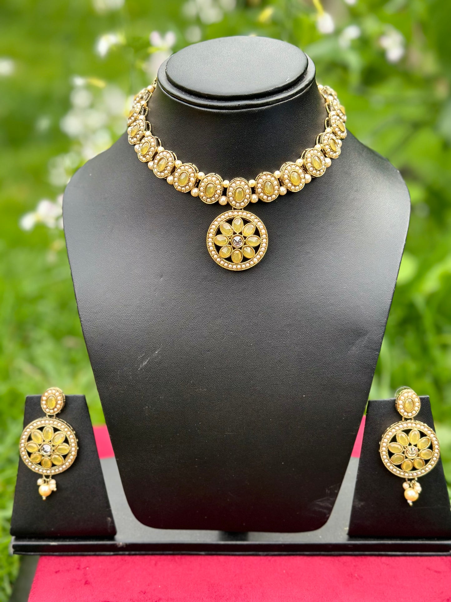 Yellow necklace / Choker set Polki