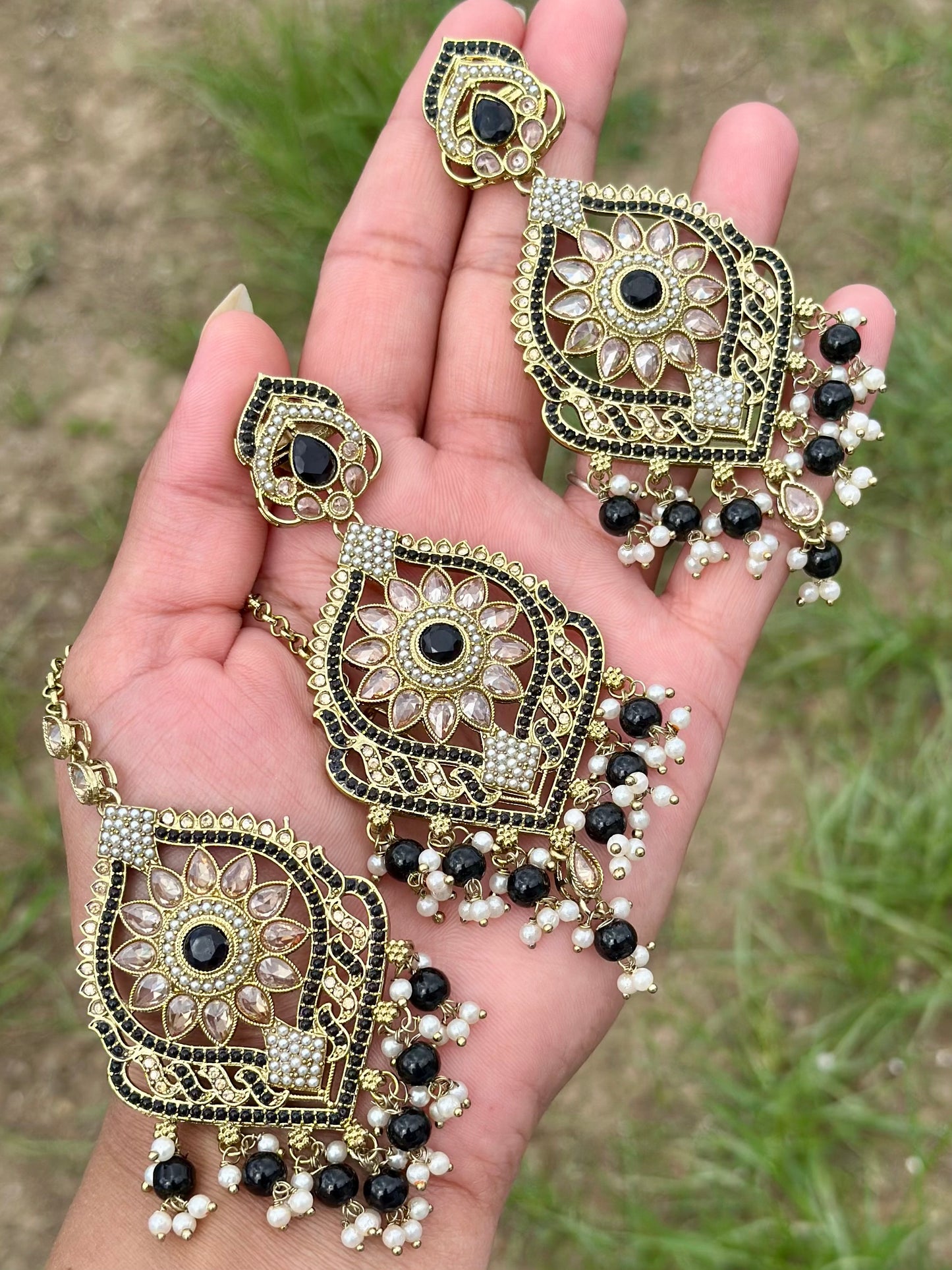 Black earrings with tikka - J12