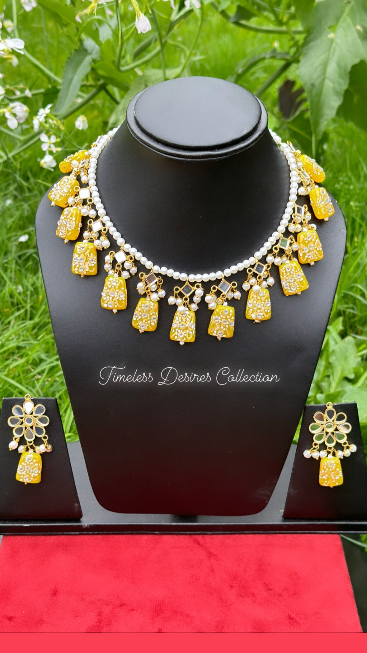 Yellow Choker / Necklace set in mirror with tumbler beads
