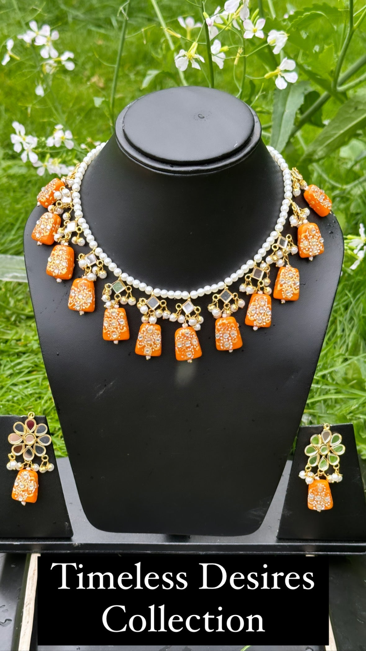 Orange necklace / choker set in mirror with tumbler beads