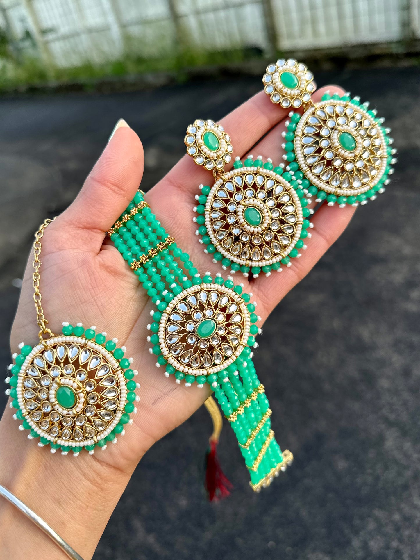 Pista colour choker / necklace set in Kundan