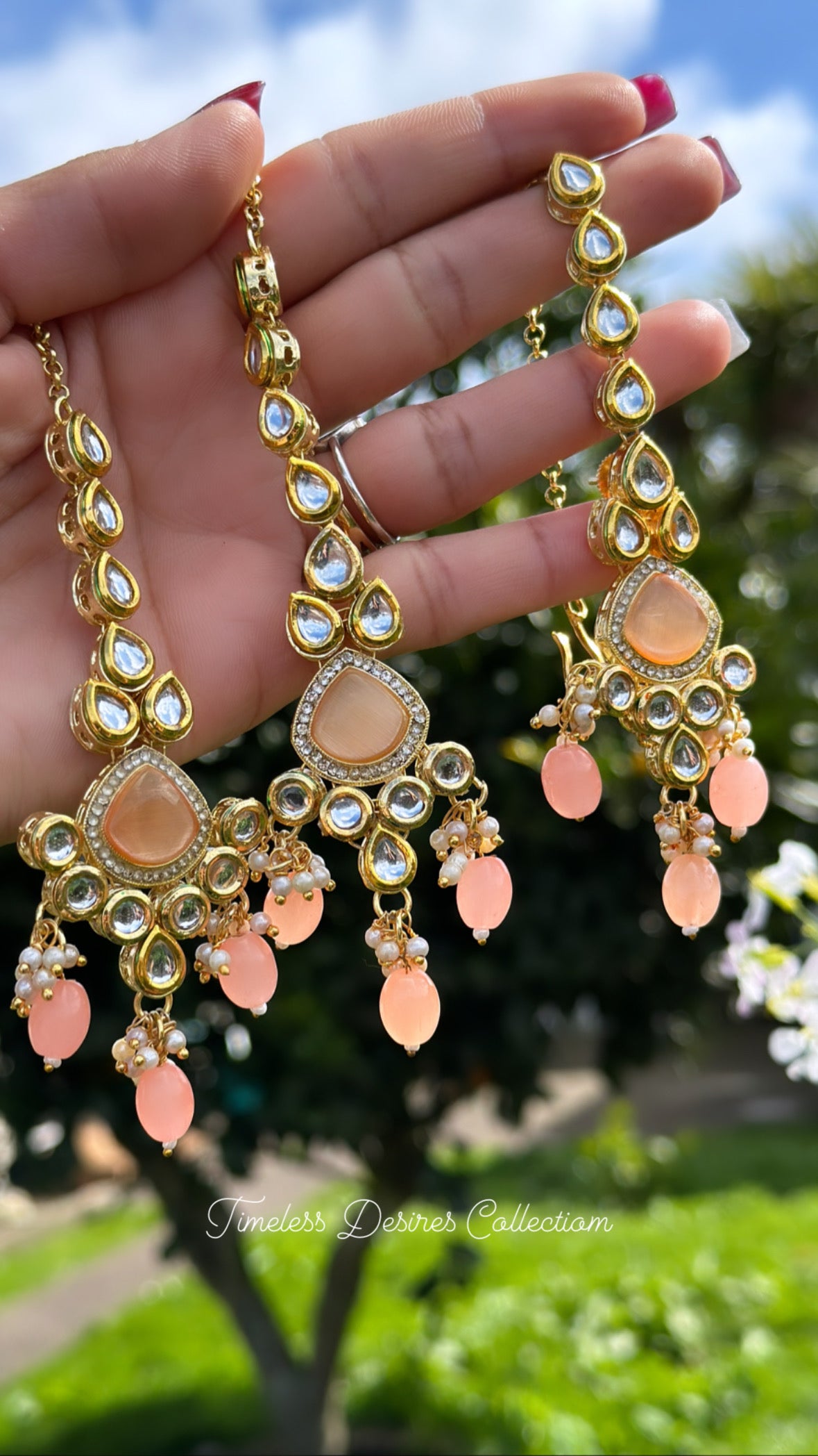 Peach necklace / choker set in kundan with Mona Lisa ( with Sharara chain attached earrings)