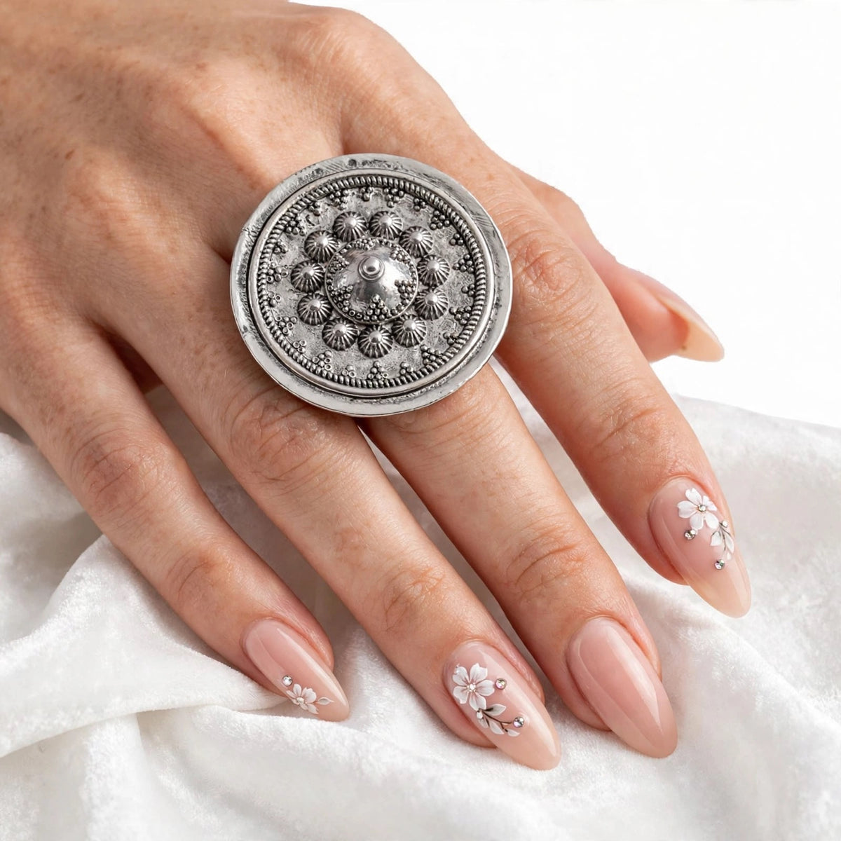 Oxidised ring in adjustable size
