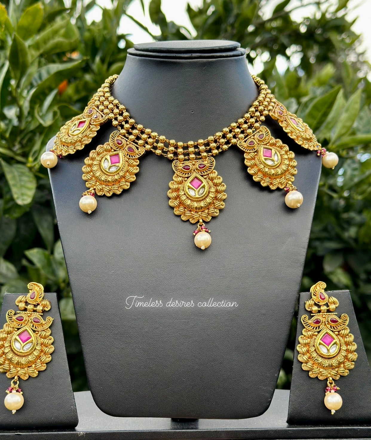 Gold plated Necklace set In Antique look in high quality
