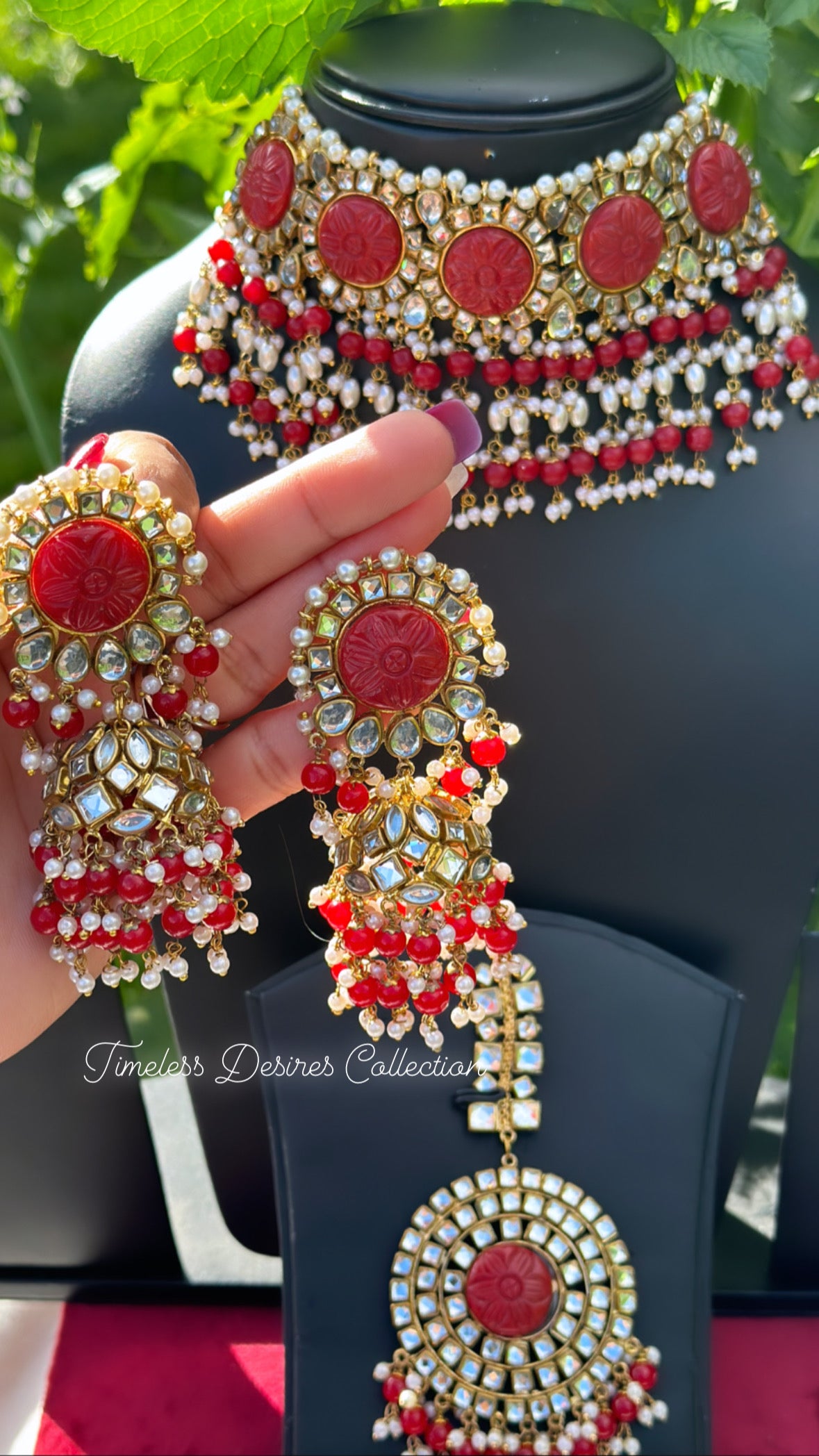 Red Necklace / Choker set in Kundan with curving stone ( awesome PC 👌)