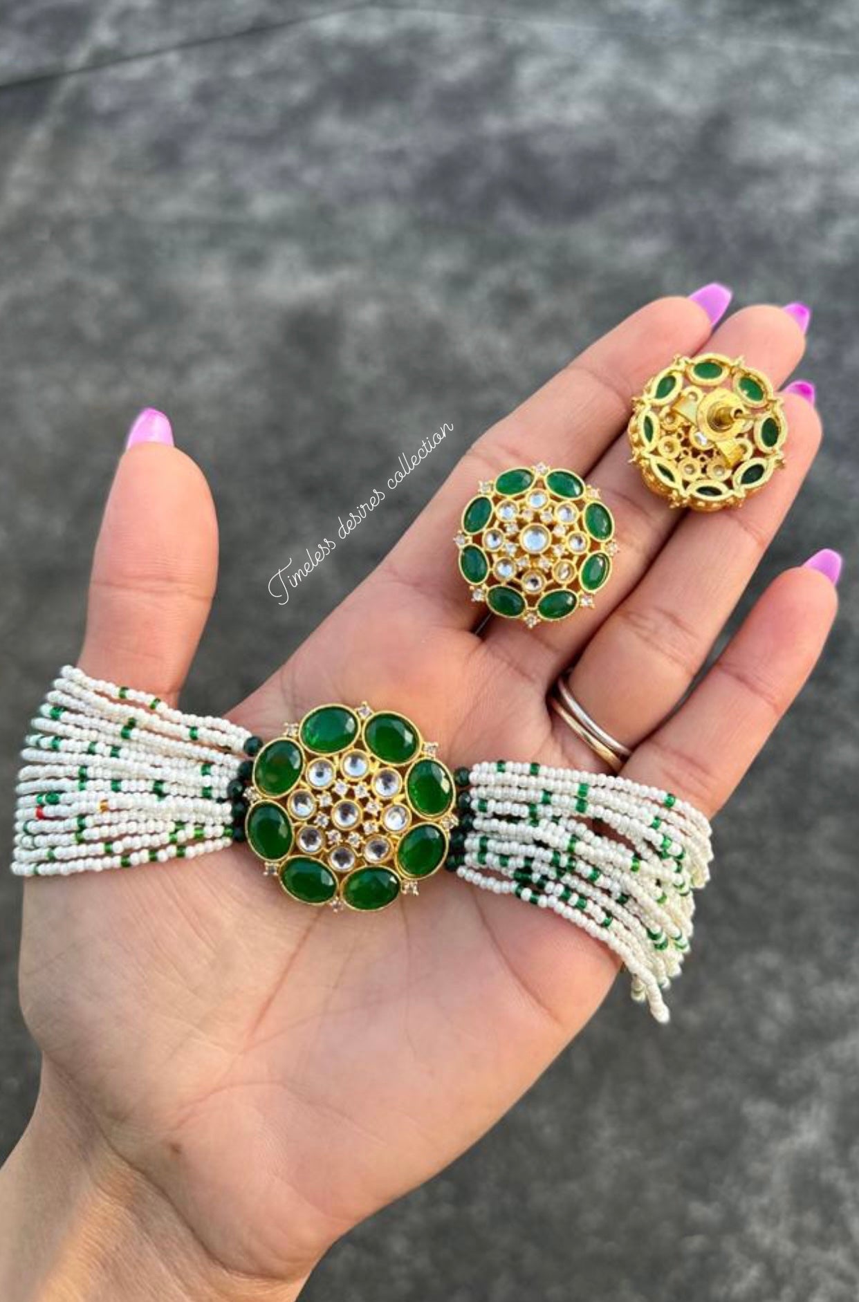 Green choker / necklace set with studs in gold plating