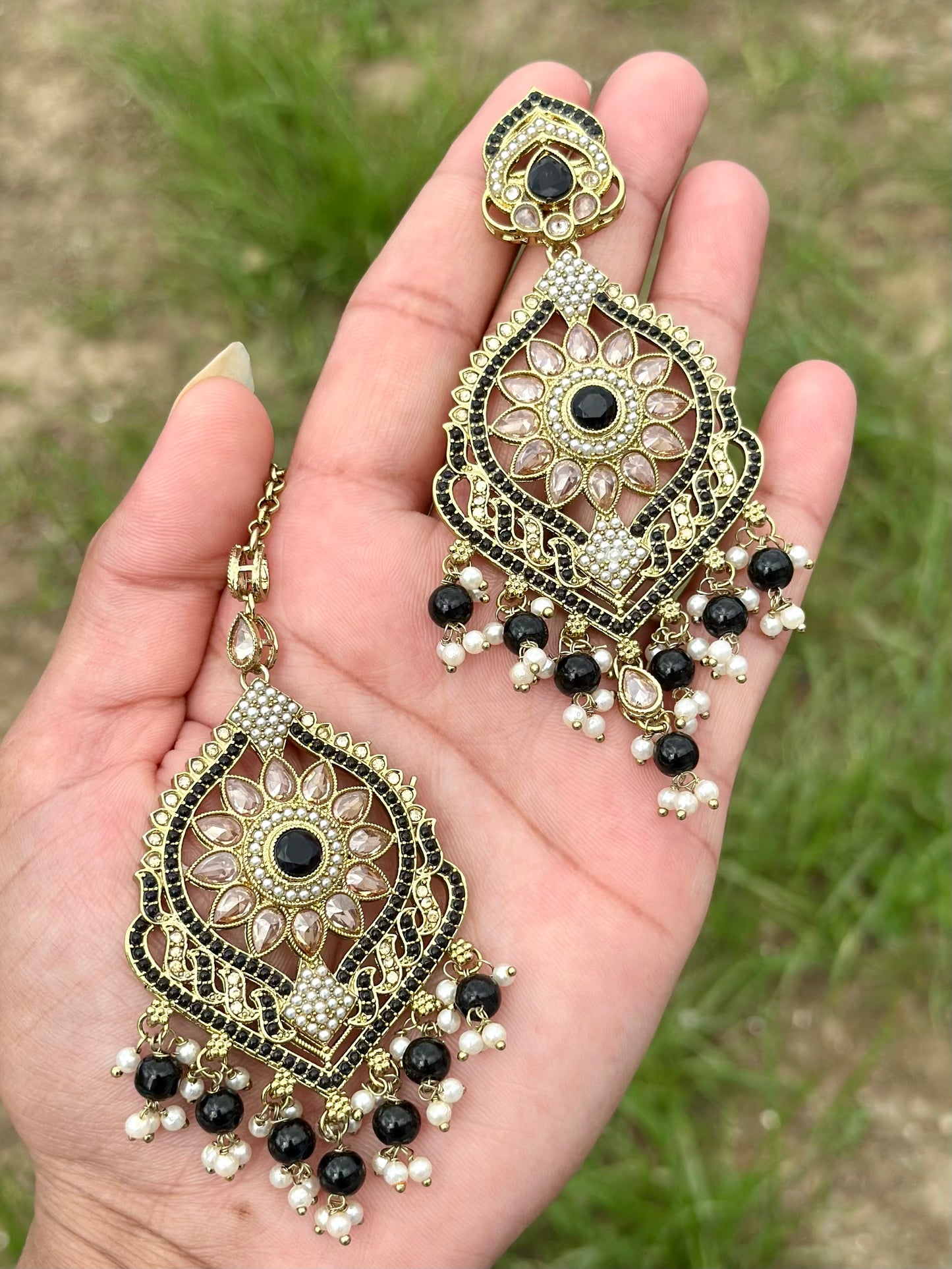 Black earrings with tikka - J12