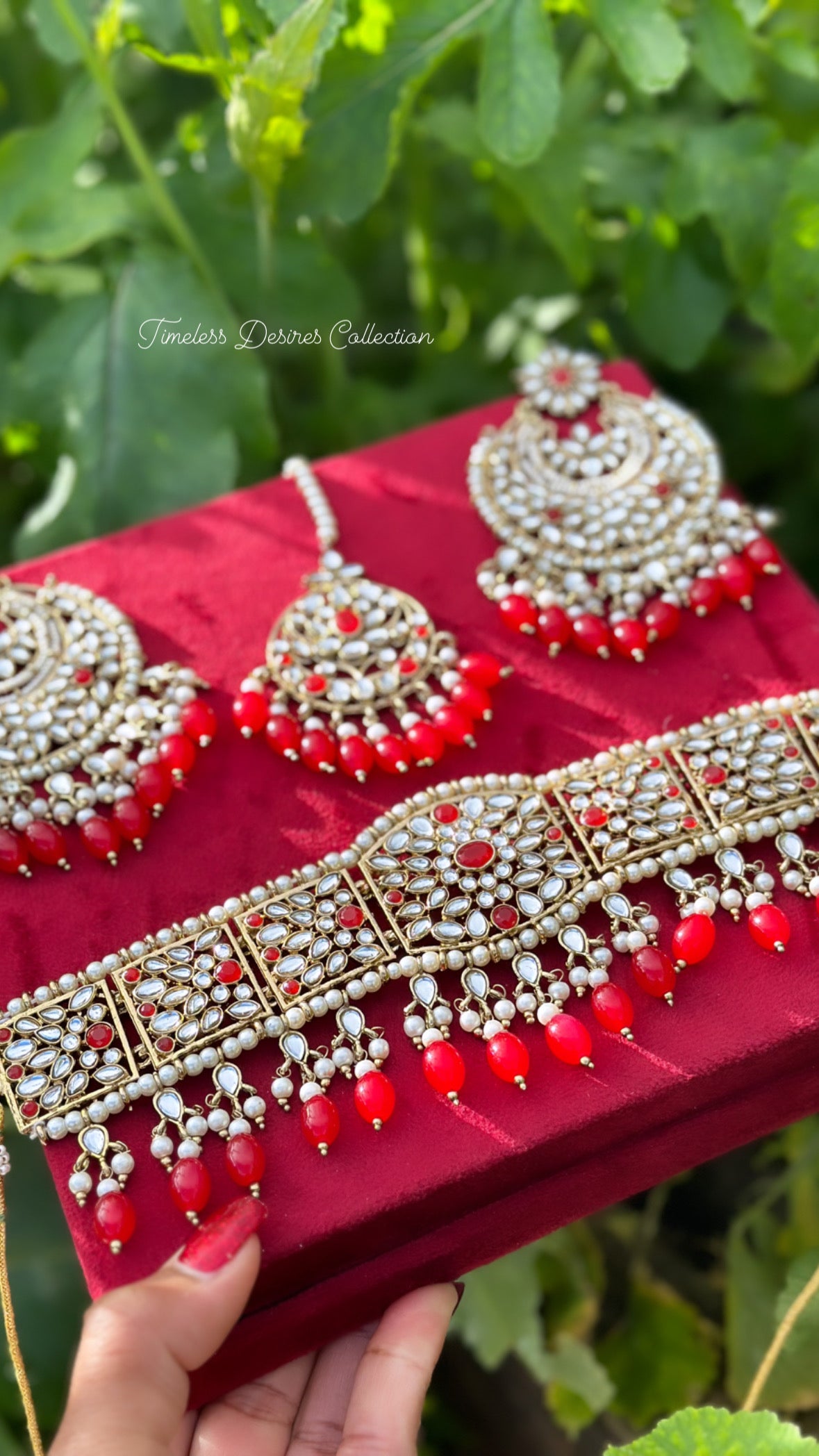 Red choker / necklace set in Kundan ( oversized earrings 👌)