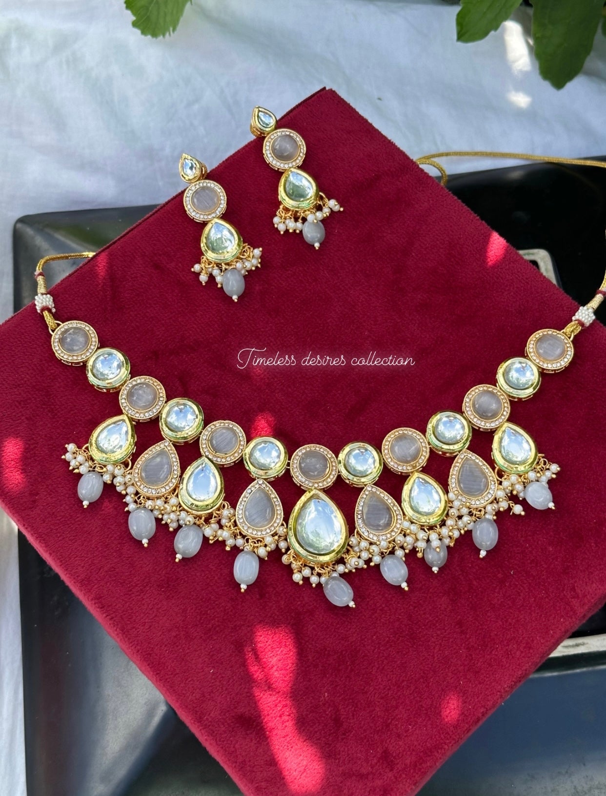 Grey choker / necklace set in Kundan with Mona Lisa ( statement pc )