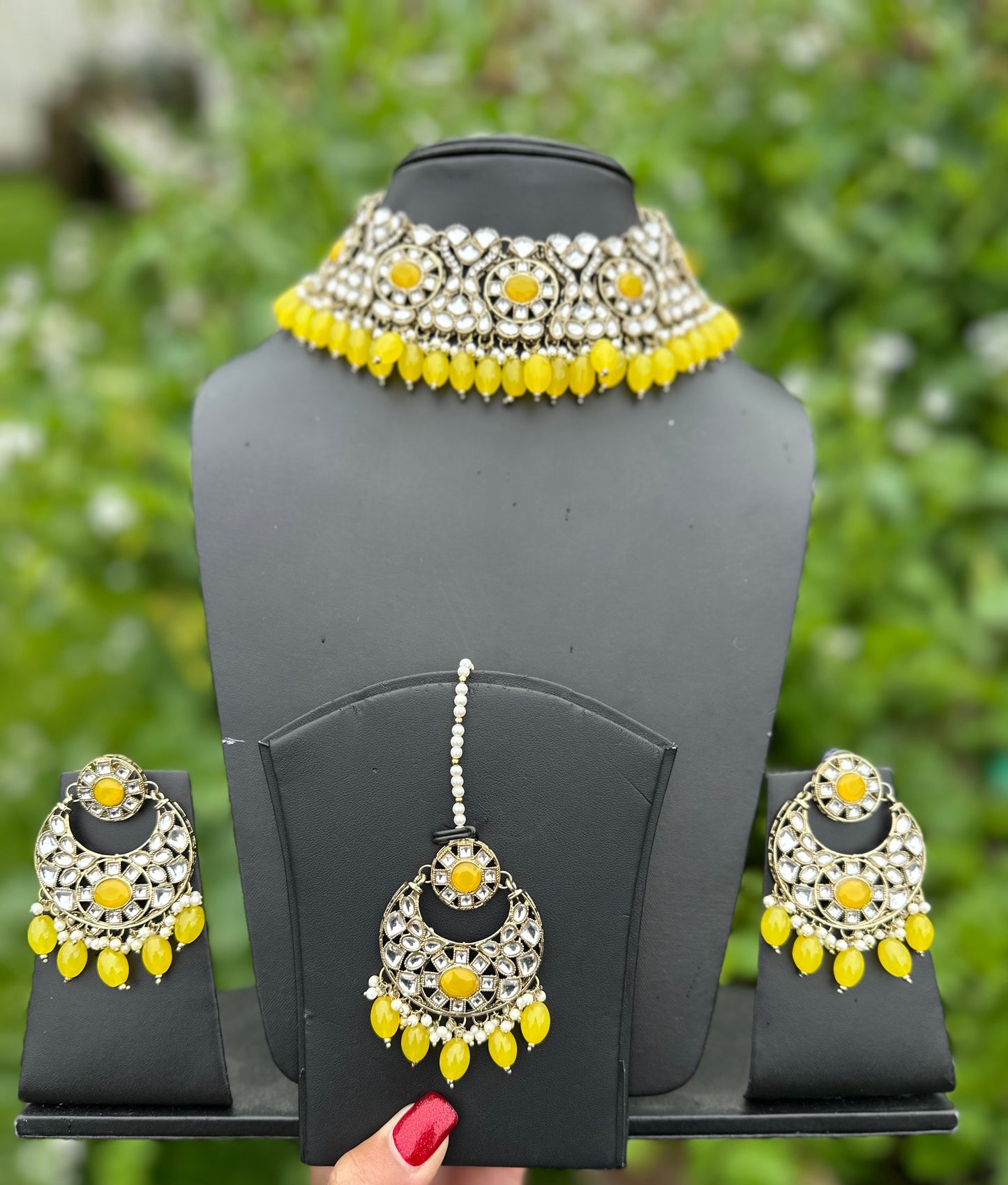 Yellow necklace / Choker set in Kundan