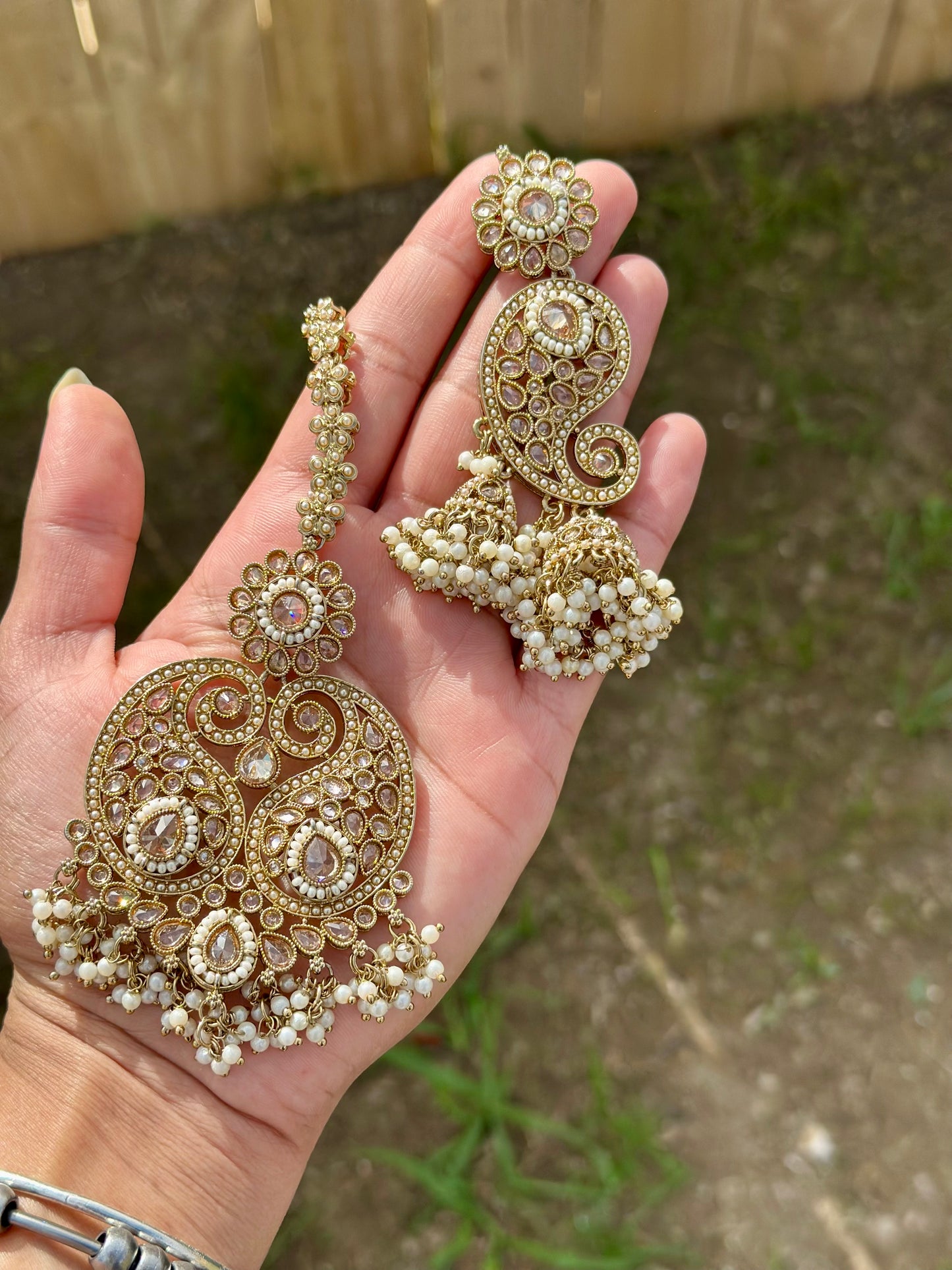 Golden colour earrings with tikka J13