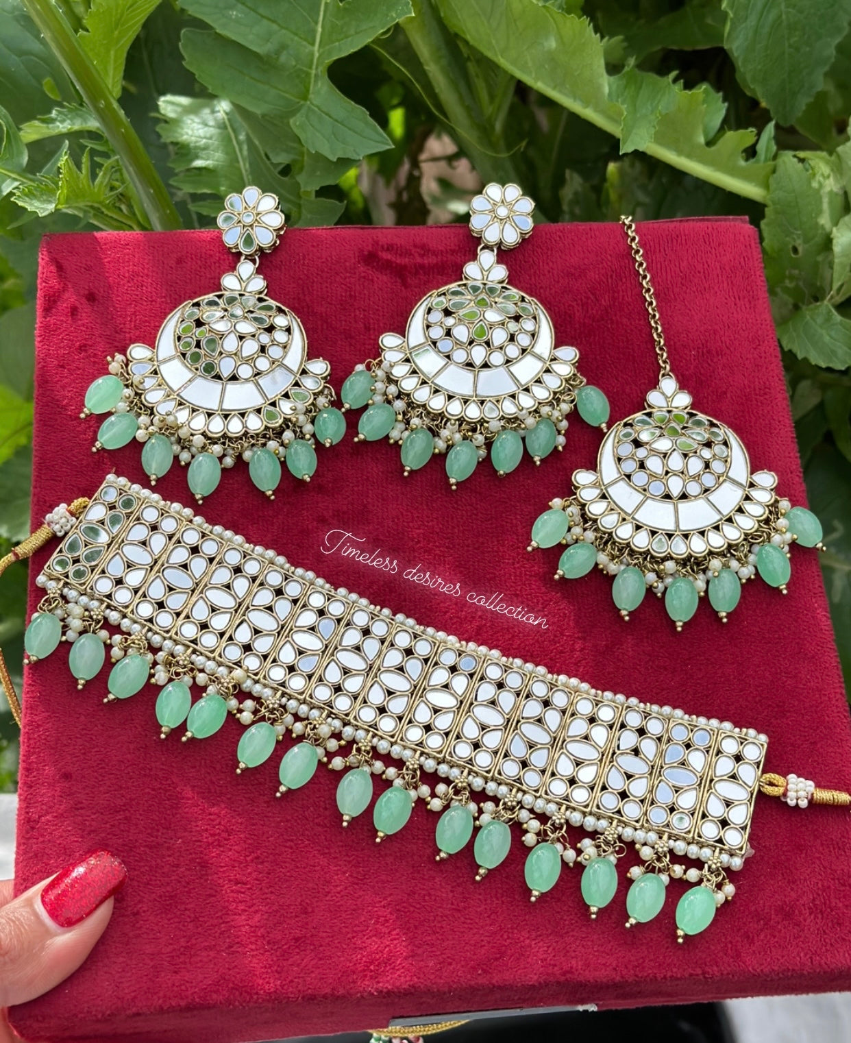 Mint colour choker / necklace set in mirror