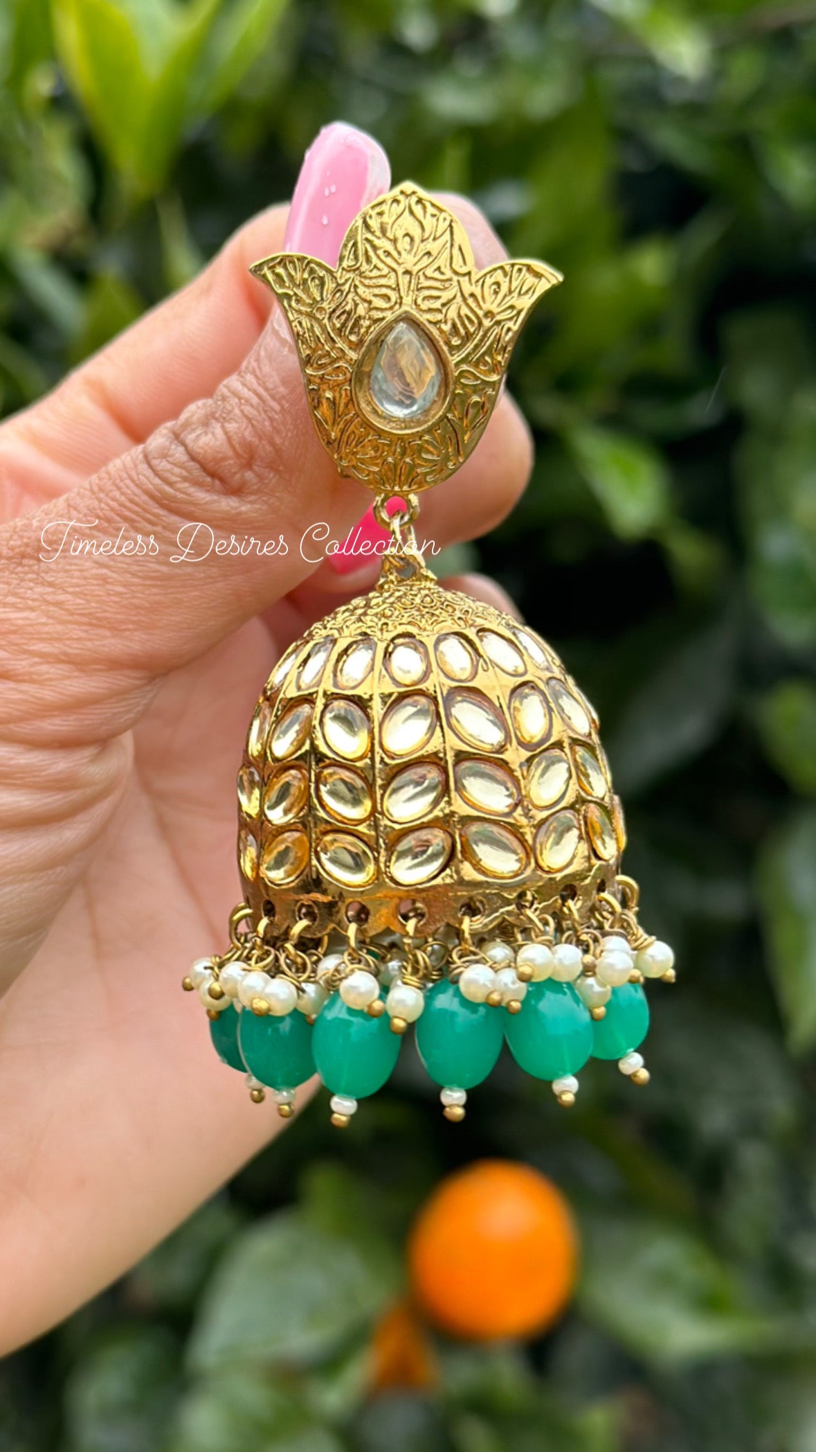 Green Jhumka earrings in Kundan