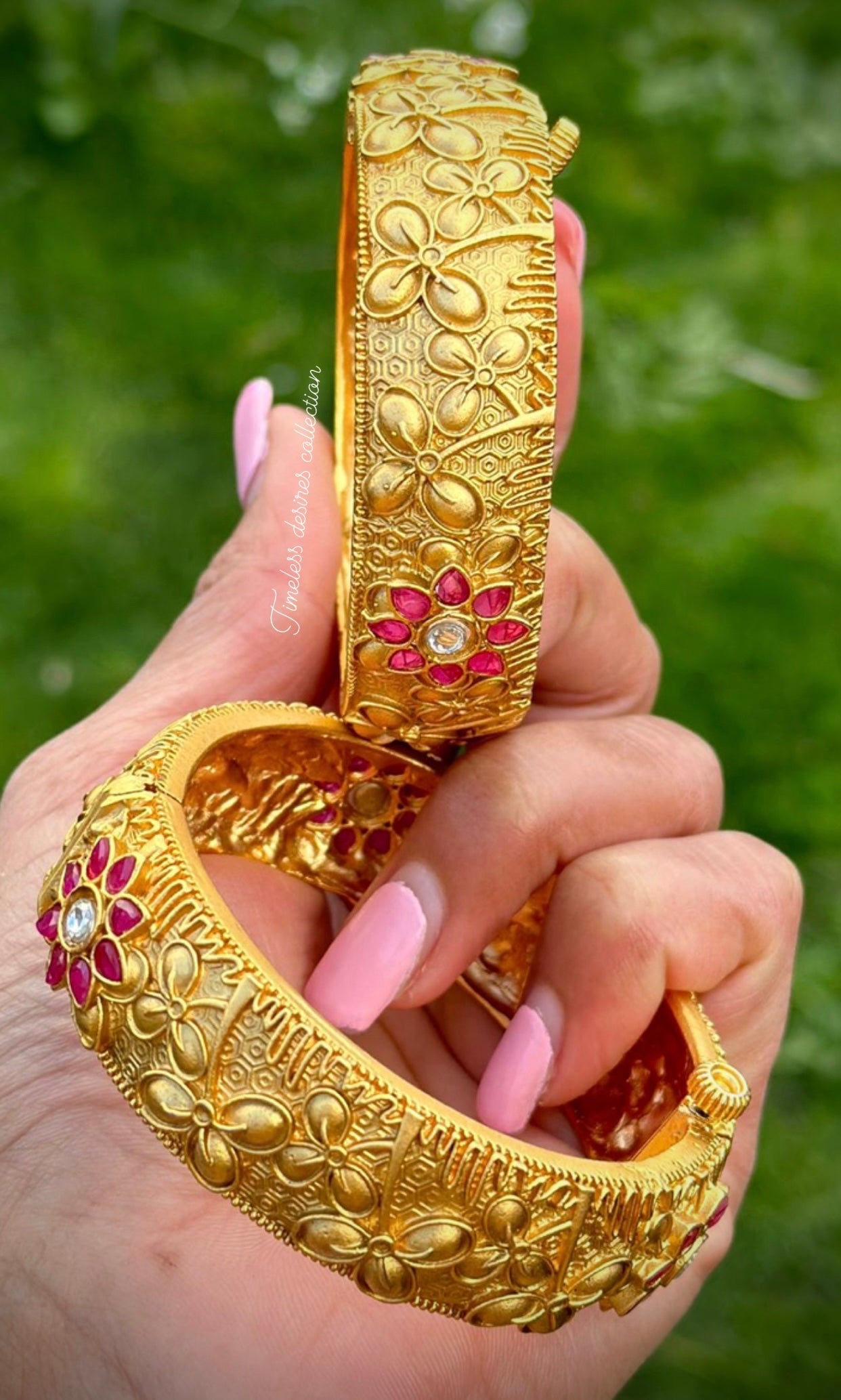 Gold plated openable kangan in antique look (free size fits 2.4-2.10)