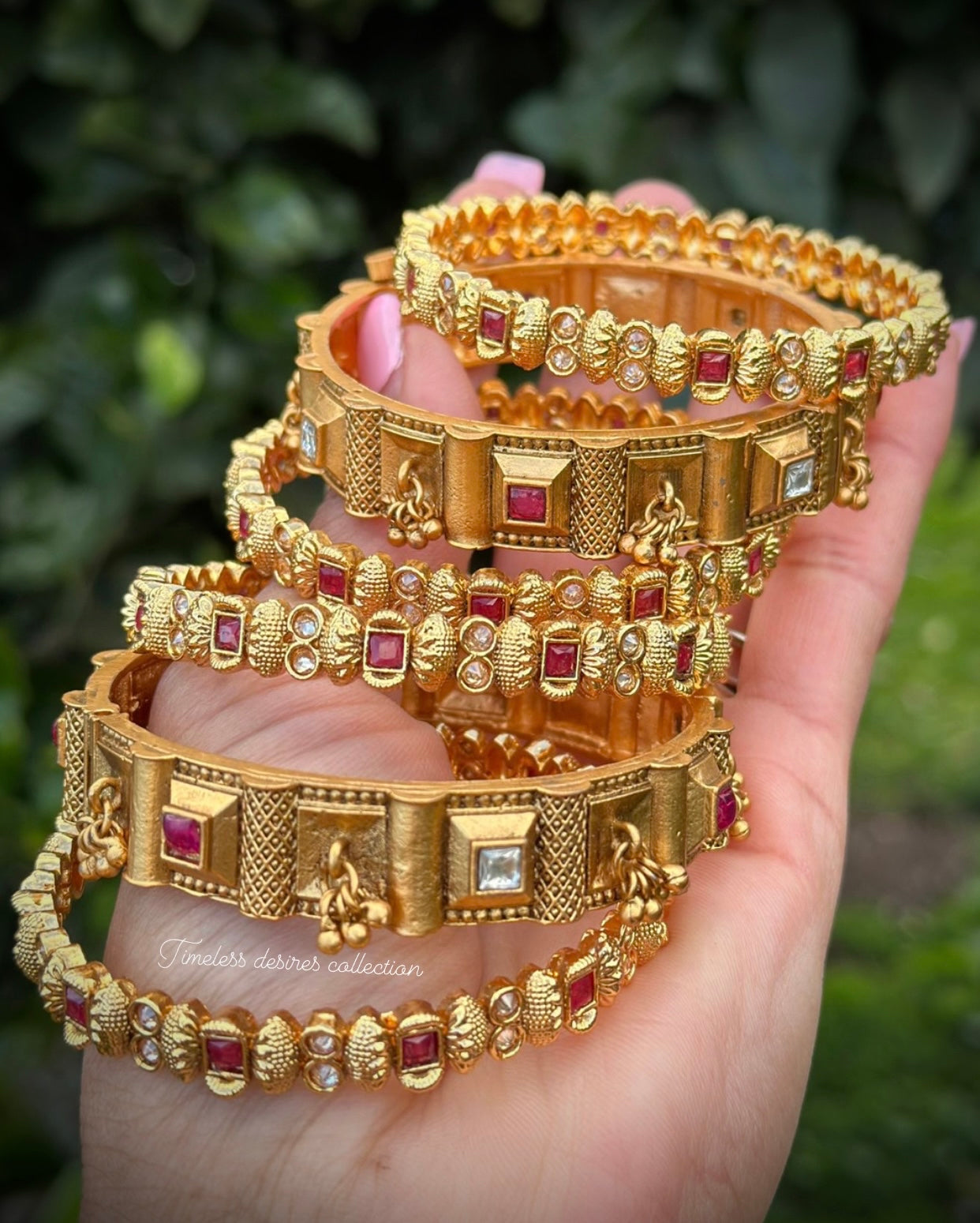 Gold plated kangan in antique look (set of 6)